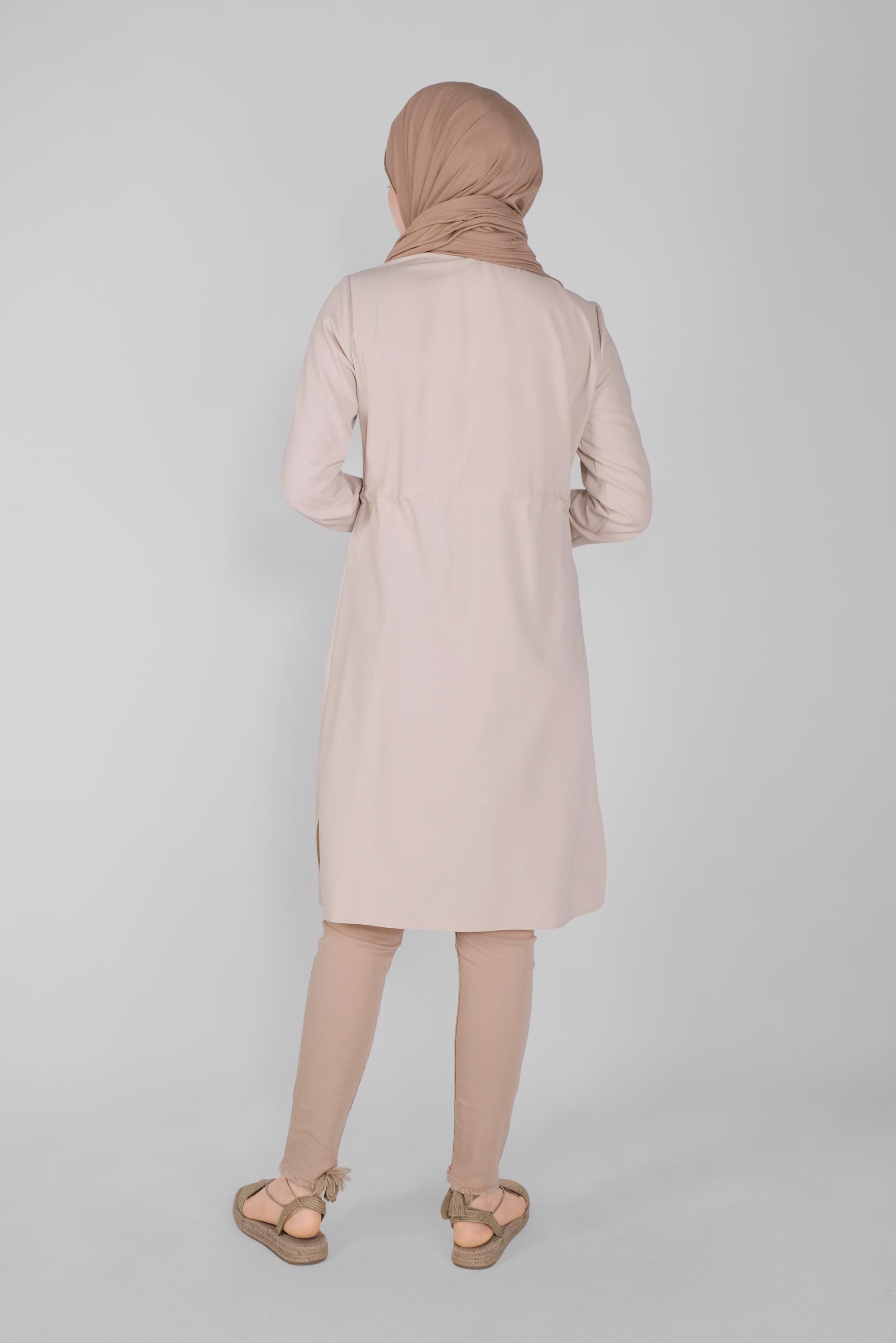 Tesettür giyim BEJ BOYDAN DÜĞMELİ HASIR BAĞCIKLI  TUNİK 41585 