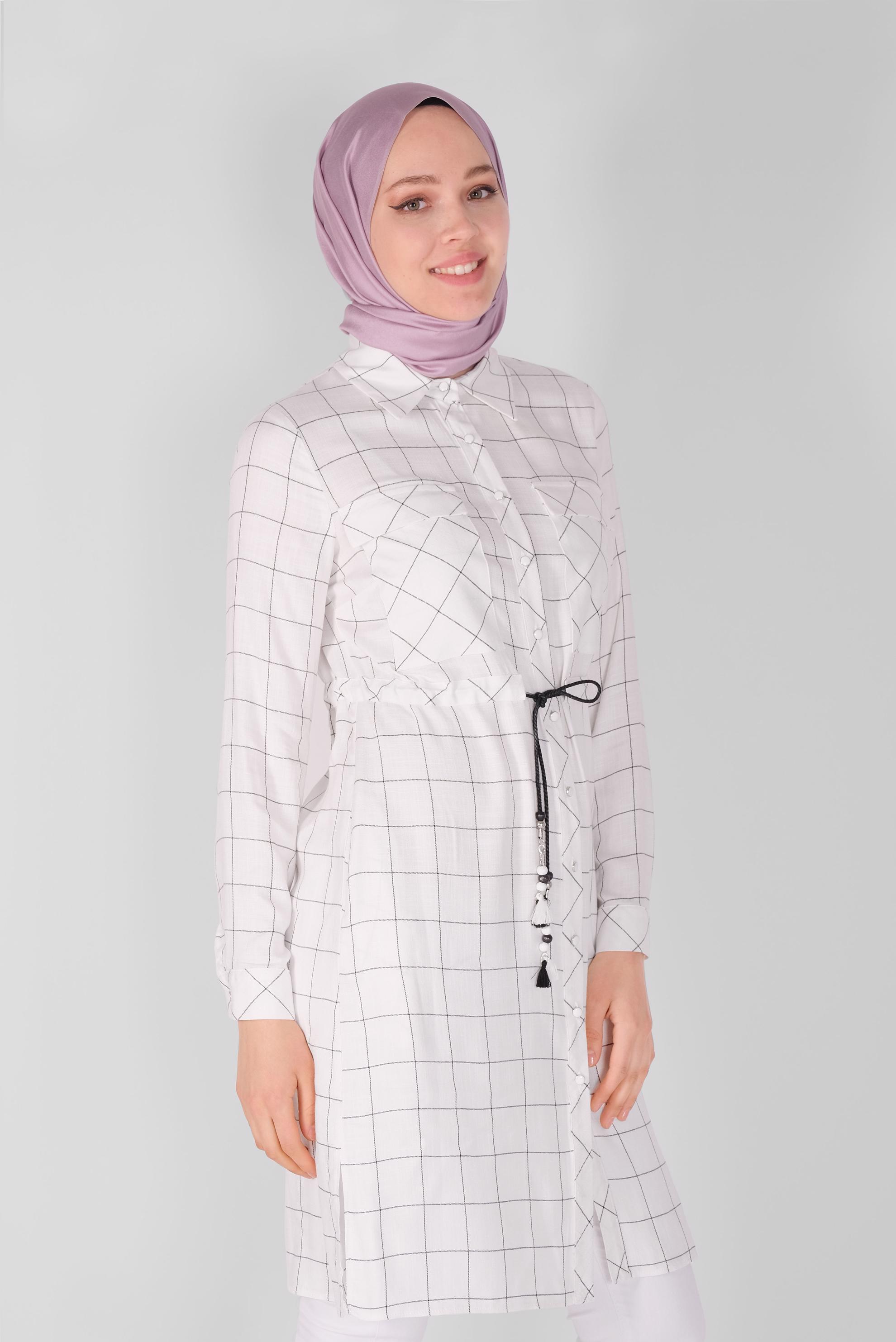 Tesettür giyim BEYAZ BELİ BAĞCIKLI KARELİ TUNİK 41586 
