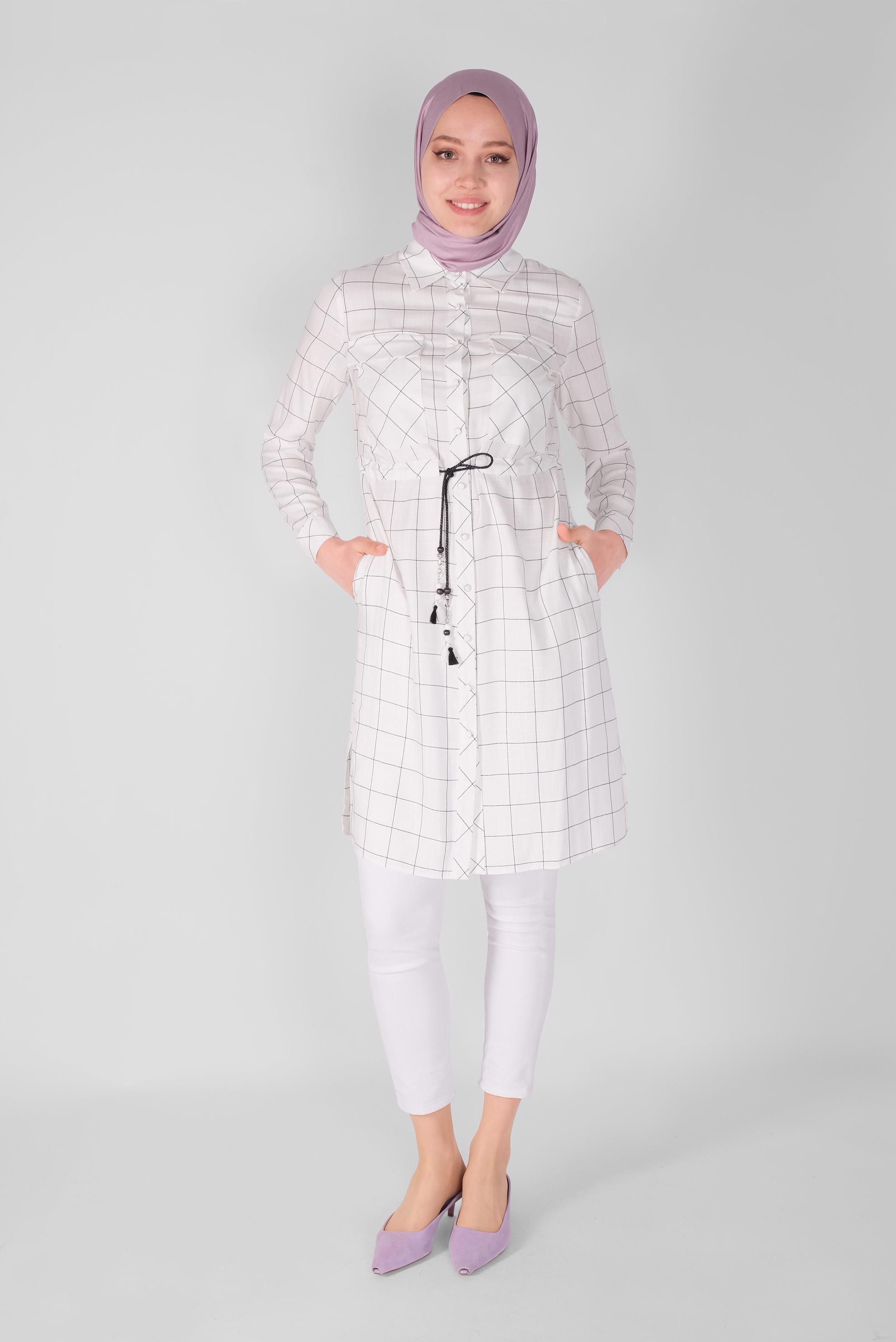 Tesettür giyim BEYAZ BELİ BAĞCIKLI KARELİ TUNİK 41586 