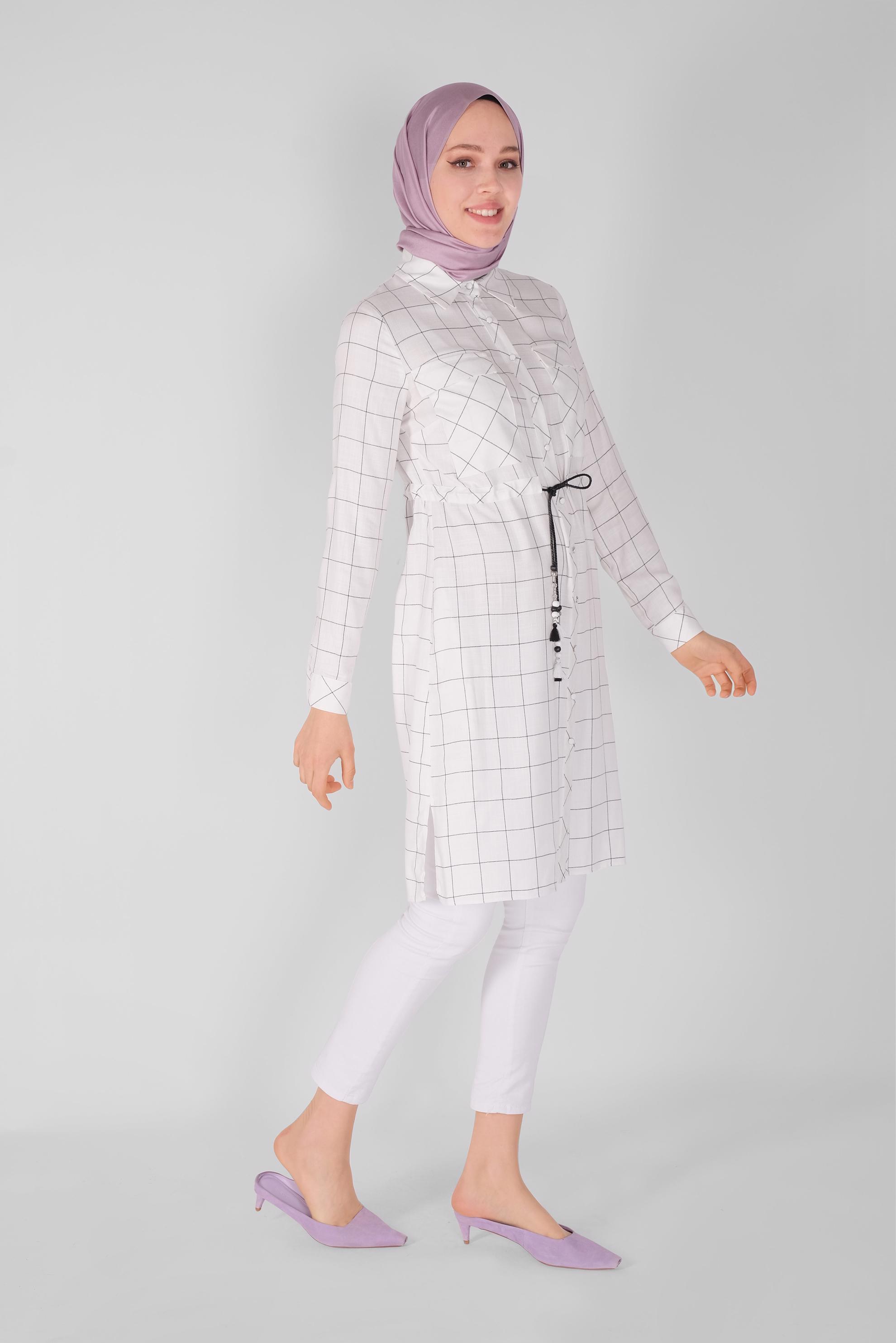 Tesettür giyim BEYAZ BELİ BAĞCIKLI KARELİ TUNİK 41586 