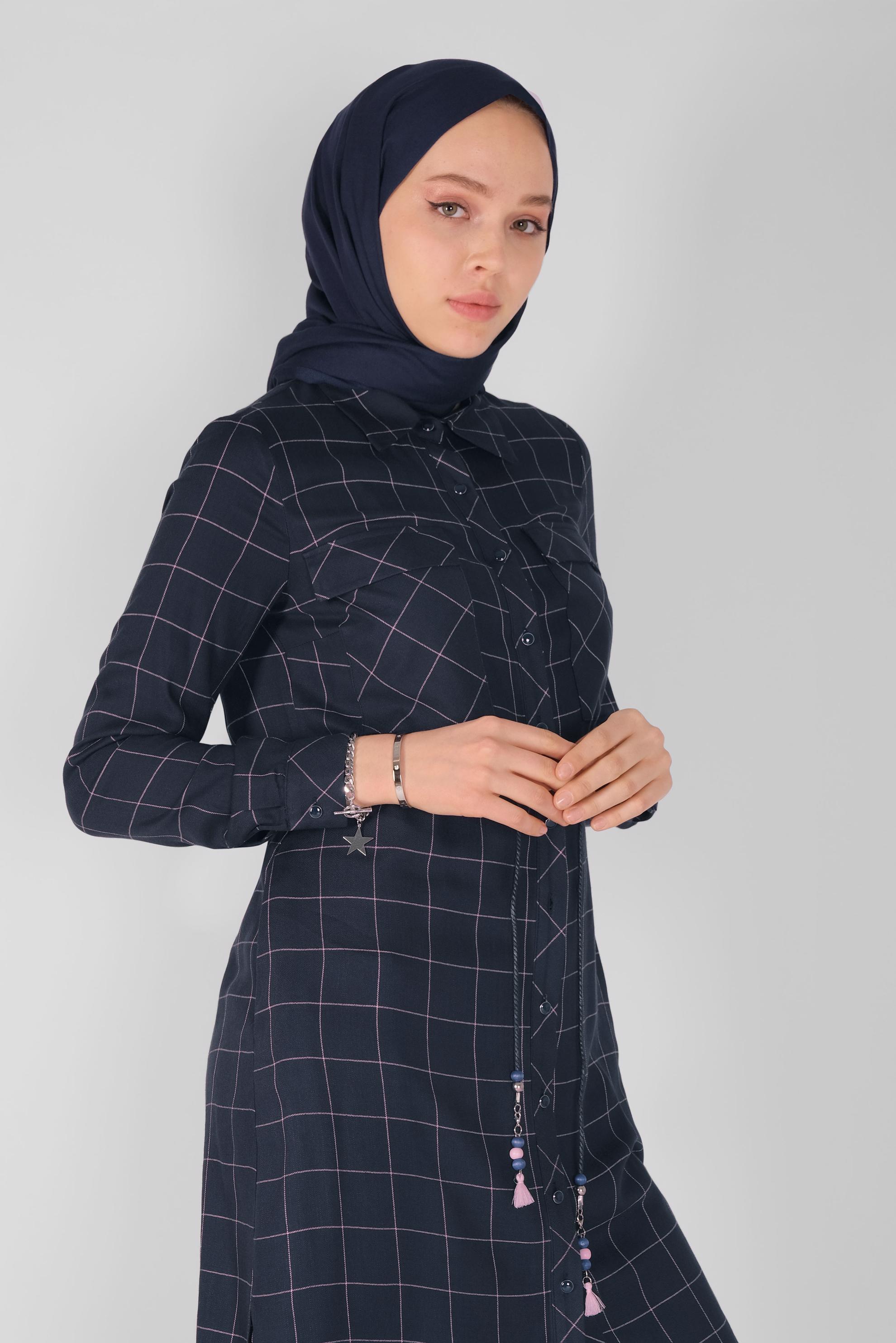 Tesettür giyim LACİVERT BELİ BAĞCIKLI KARELİ TUNİK 41586 