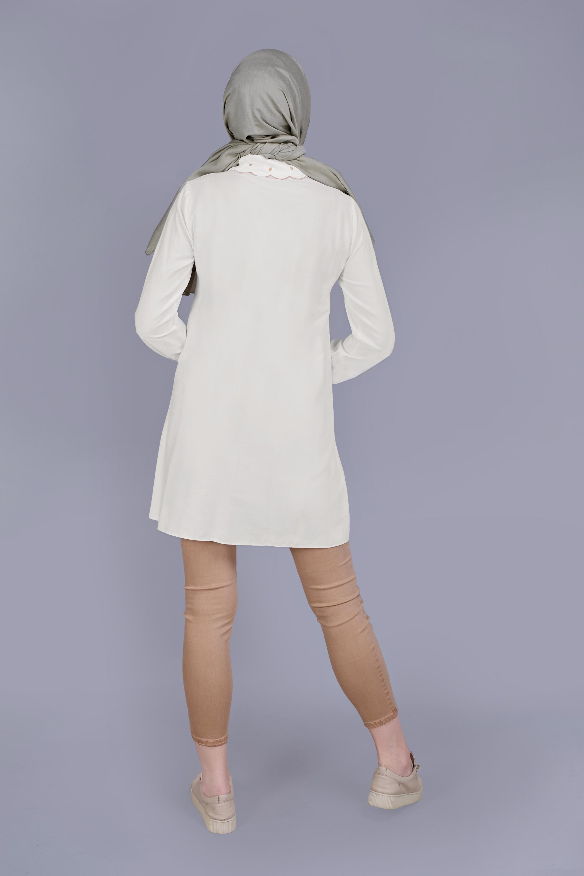 Tesettür giyim BEYAZ YAKASI VE KOLU NAKIŞ İŞLEMELİ TUNİK 41595 