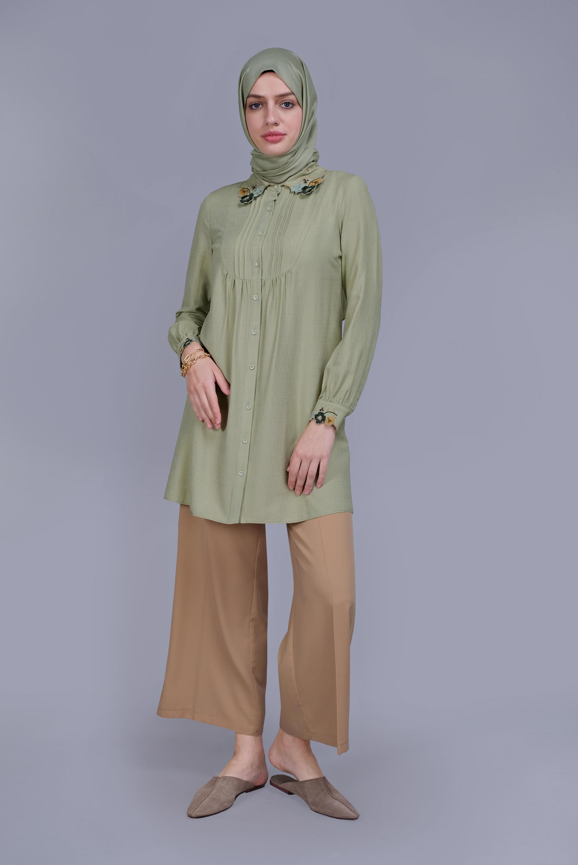 Tesettür giyim YEŞİL YAKASI VE KOLU NAKIŞ İŞLEMELİ TUNİK 41595 