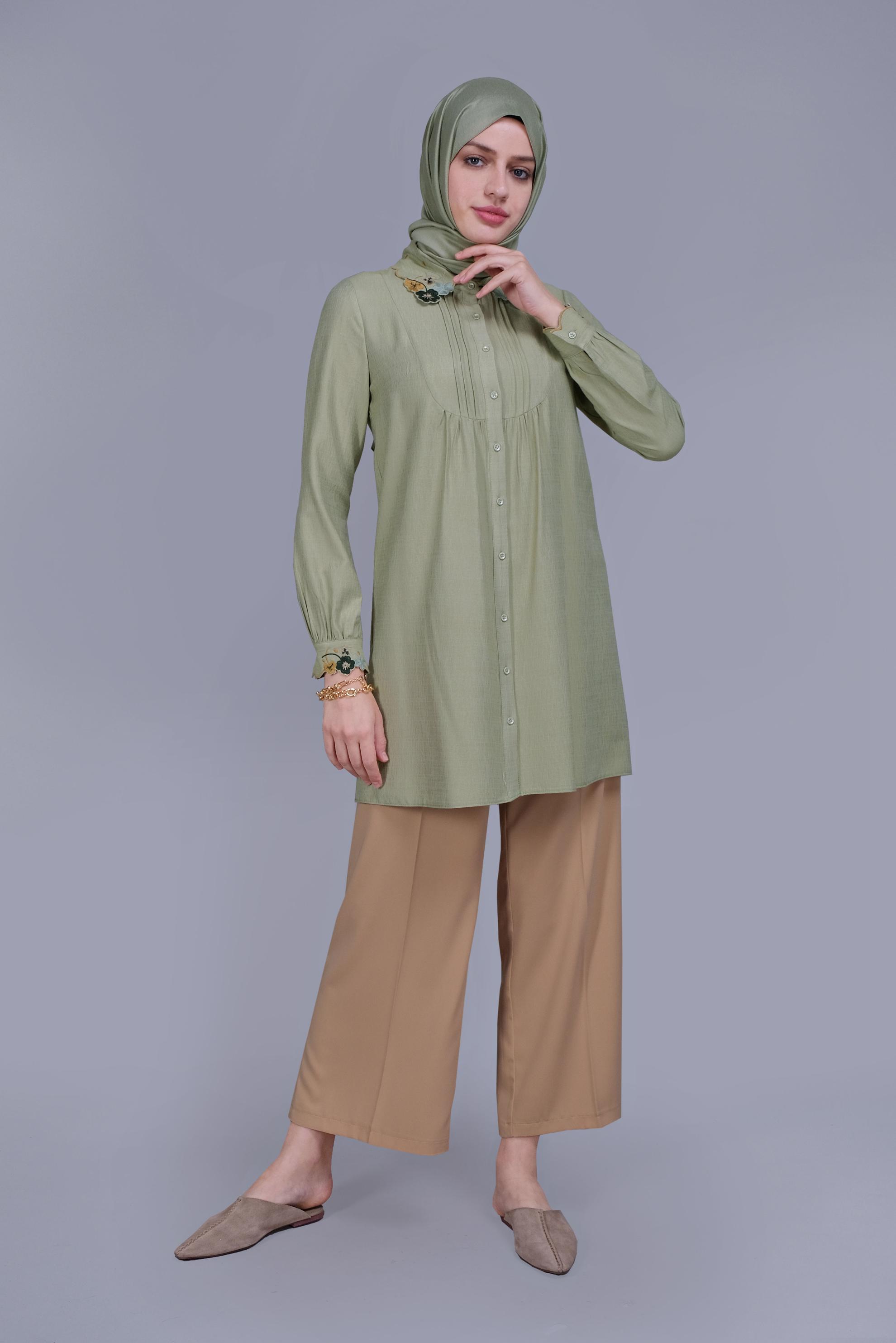 Tesettür giyim YEŞİL YAKASI VE KOLU NAKIŞ İŞLEMELİ TUNİK 41595 