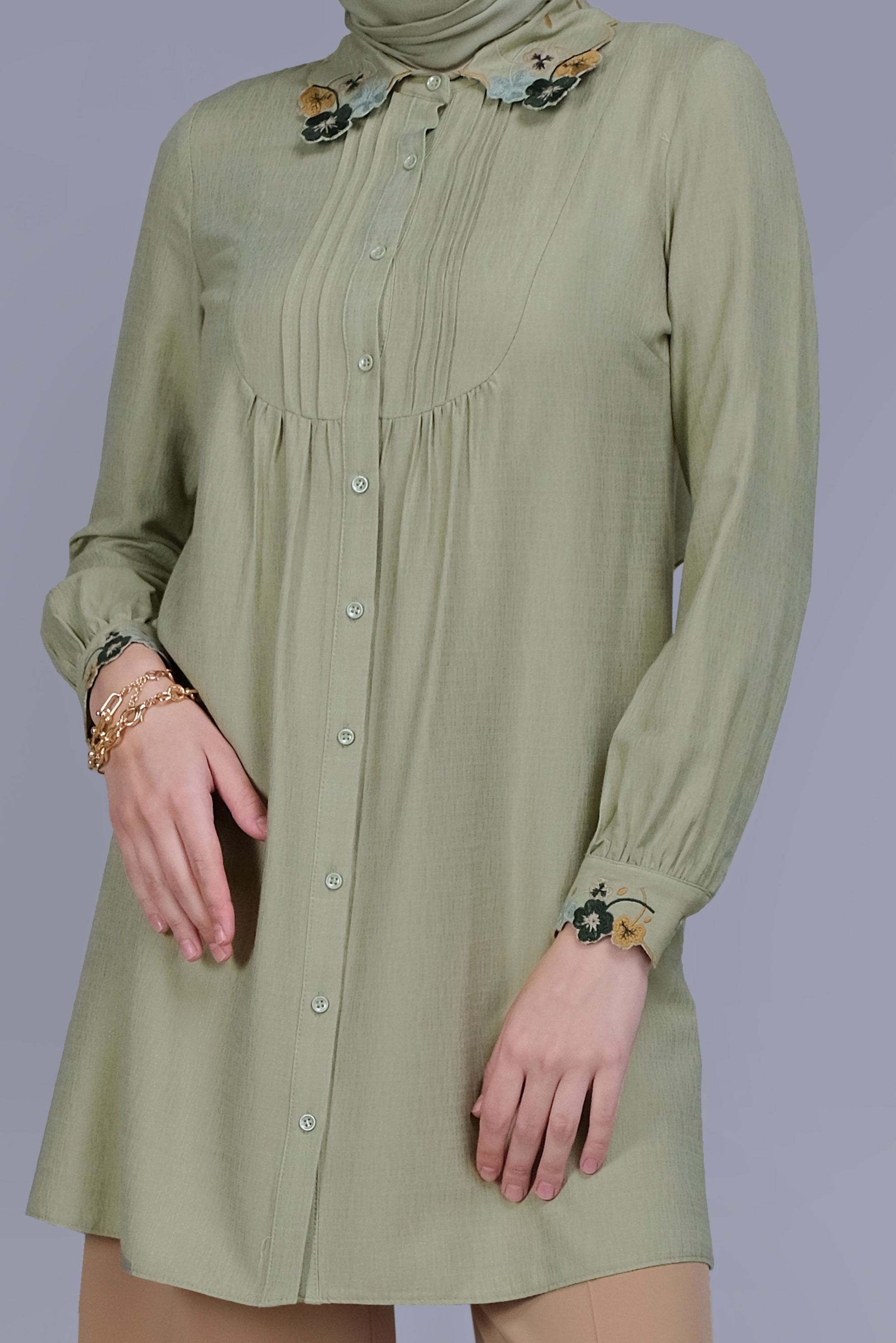 Tesettür giyim YEŞİL YAKASI VE KOLU NAKIŞ İŞLEMELİ TUNİK 41595 