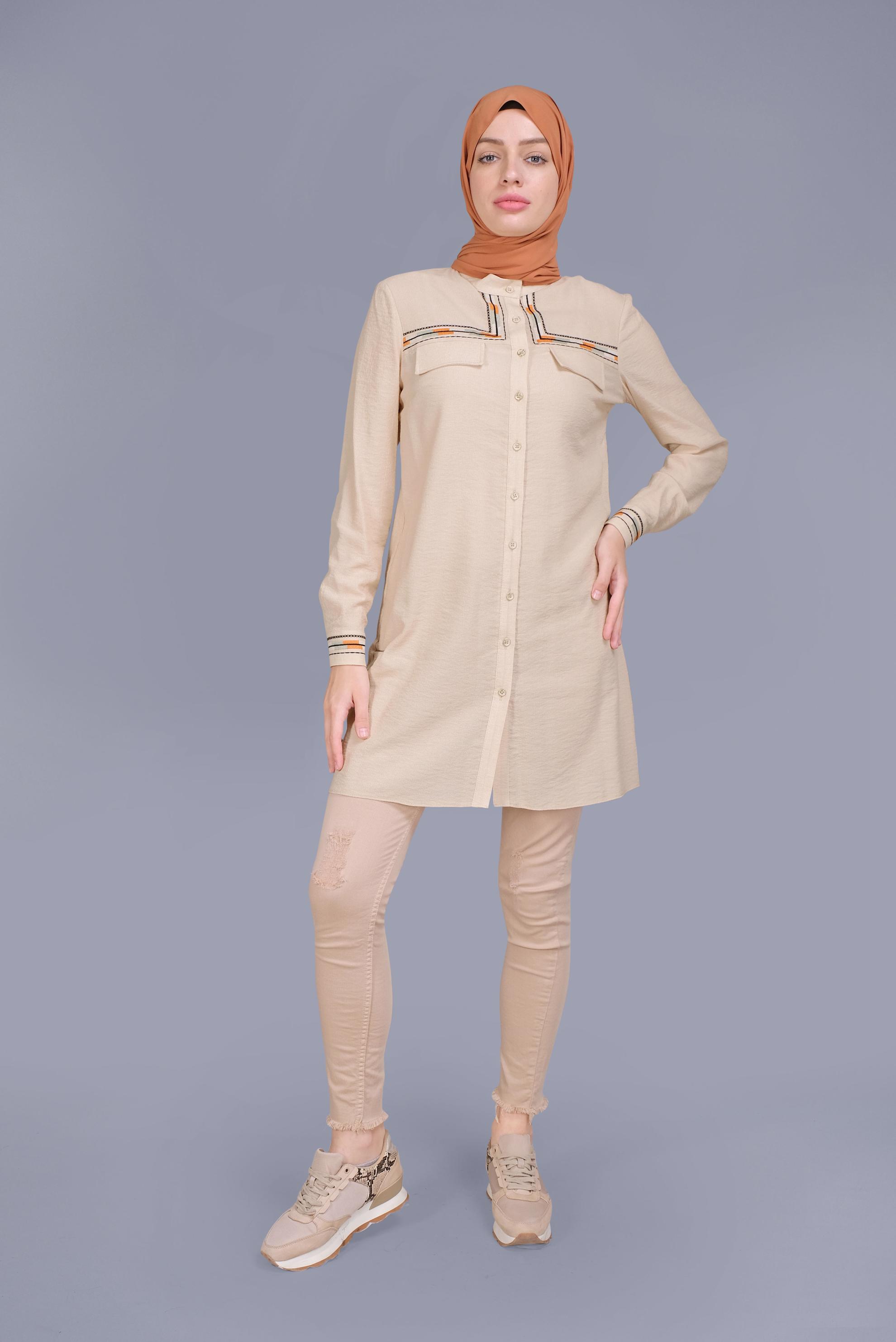 Tesettür giyim BEJ NAKIŞLI CEPLİ BOYDAN DÜĞMELİ TUNİK 41598 