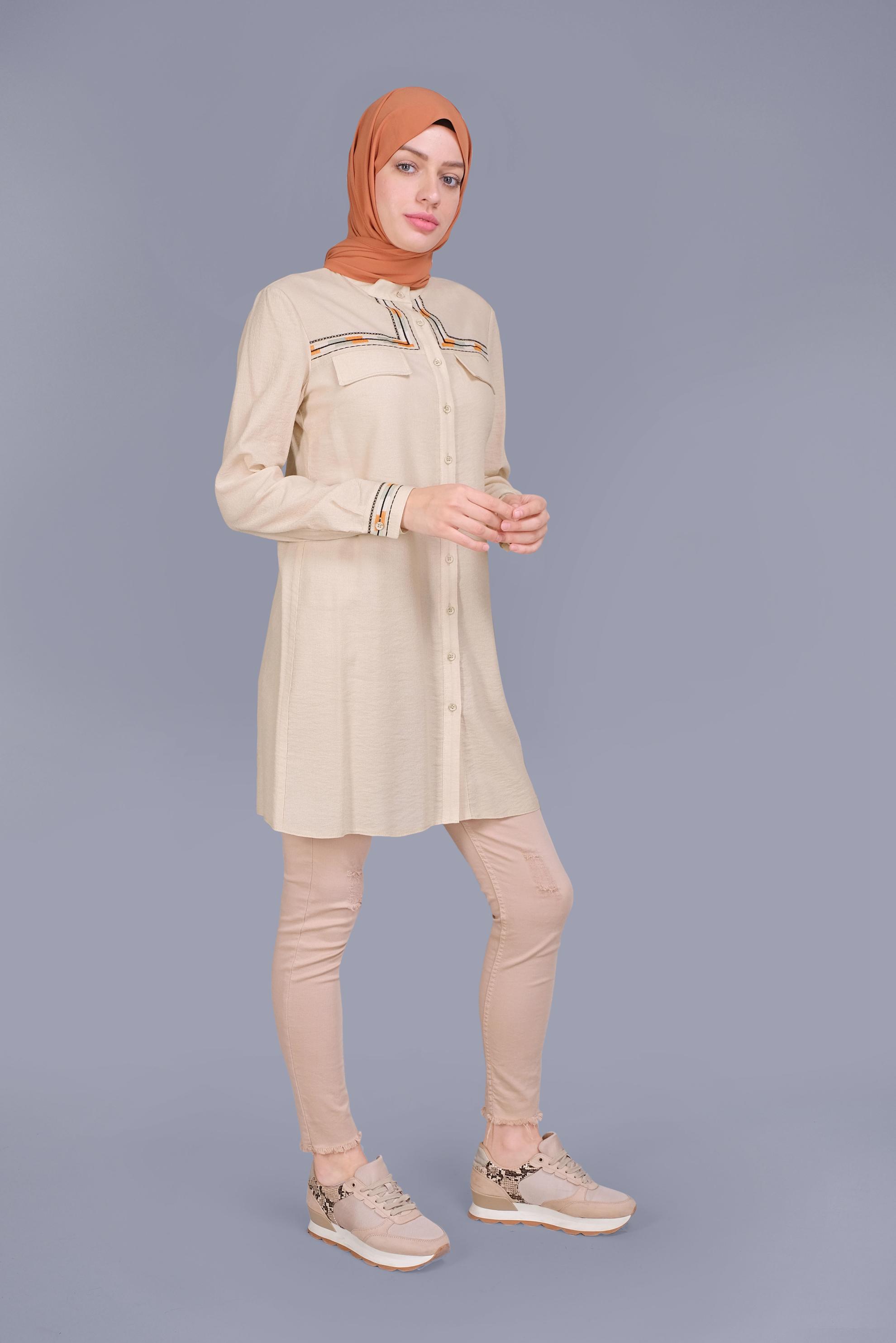 Tesettür giyim BEJ NAKIŞLI CEPLİ BOYDAN DÜĞMELİ TUNİK 41598 