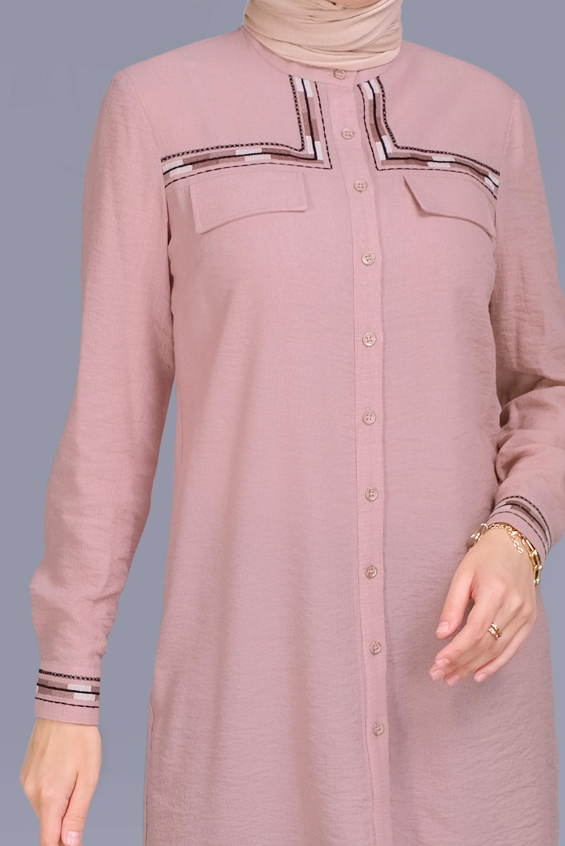 Tesettür giyim PUDRA NAKIŞLI CEPLİ BOYDAN DÜĞMELİ TUNİK 41598 