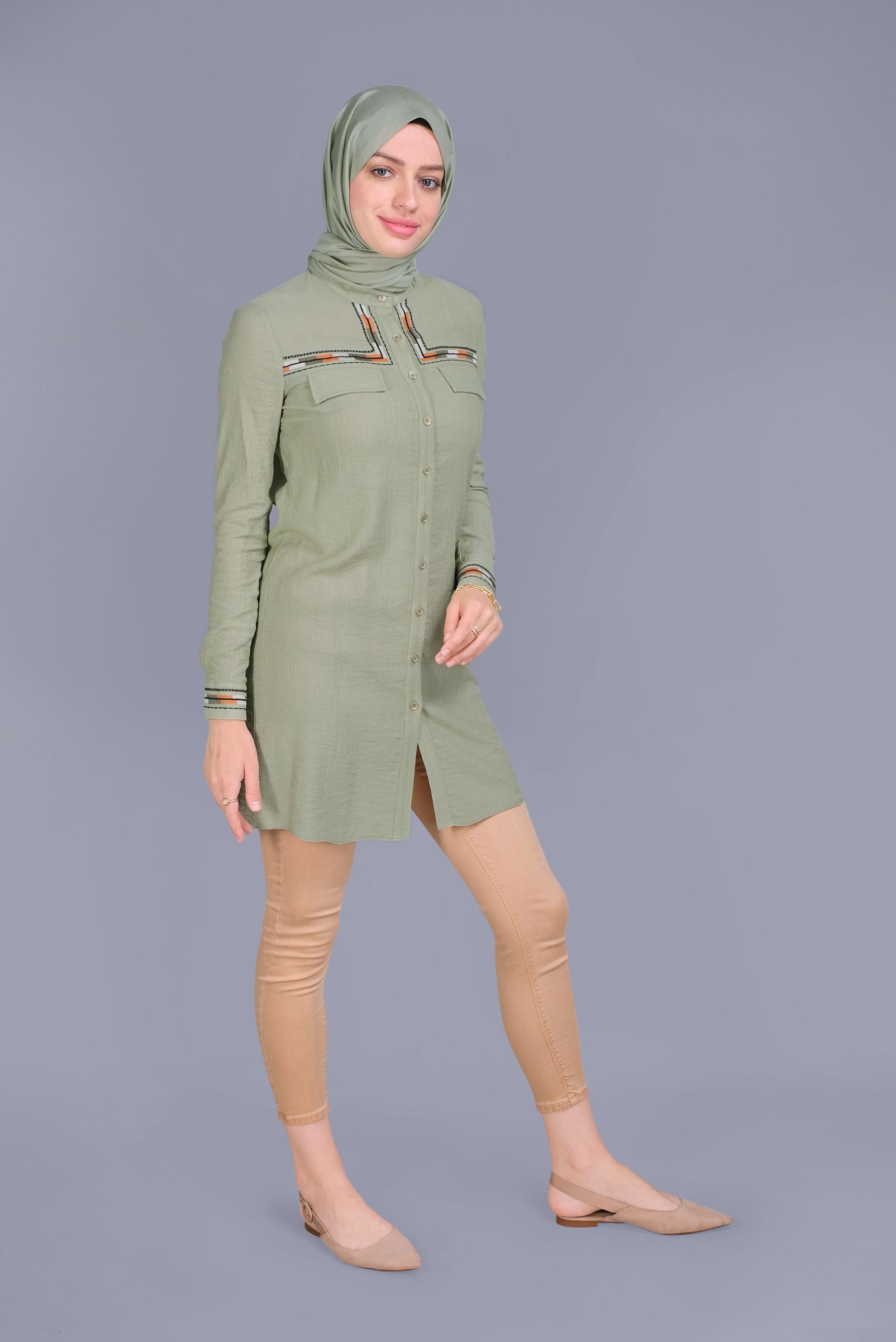 Tesettür giyim YEŞİL NAKIŞLI CEPLİ BOYDAN DÜĞMELİ TUNİK 41598 