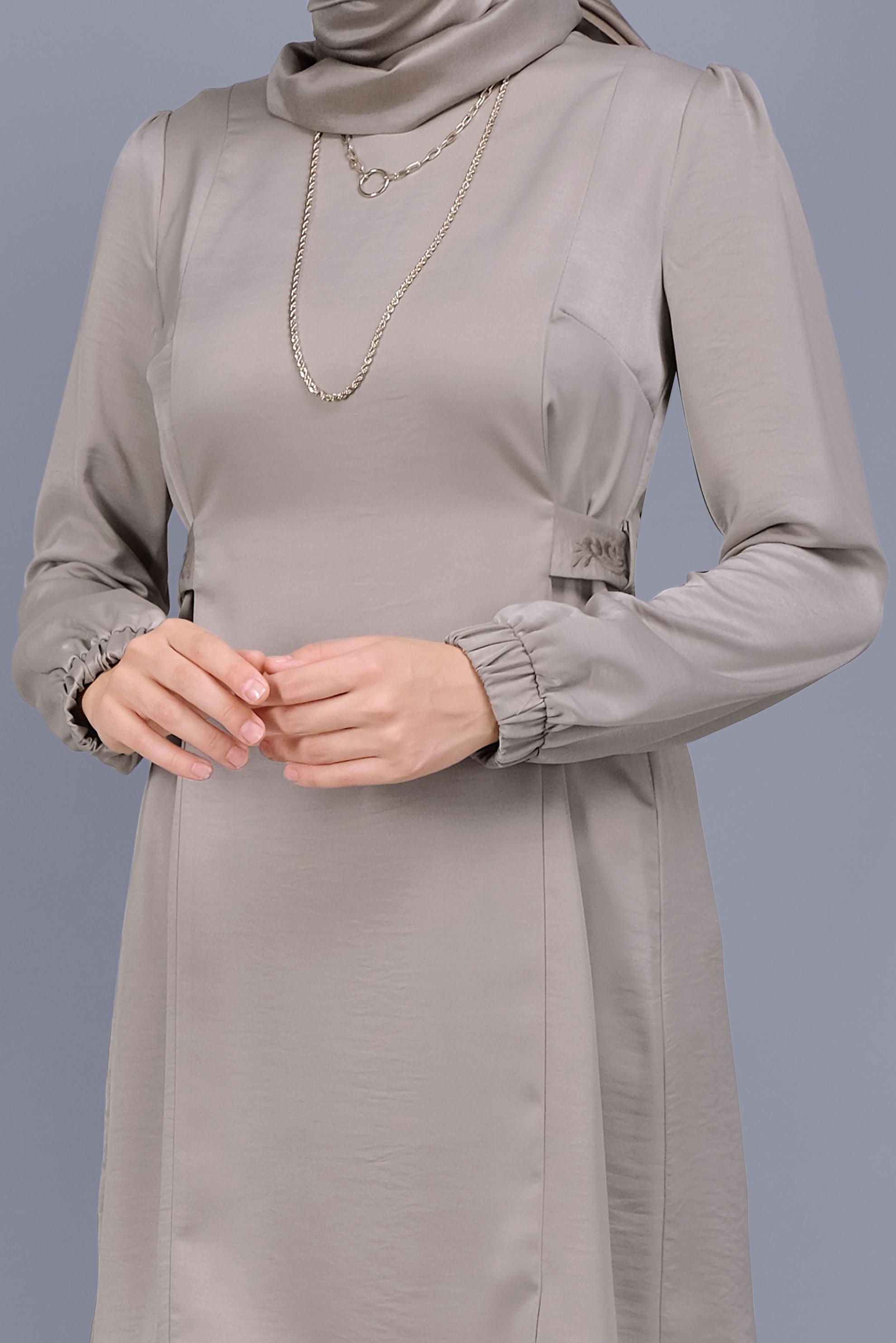 Tesettür giyim BEJ SIRTI NAKIŞLI  KUŞAKLI TUNİK 41601 