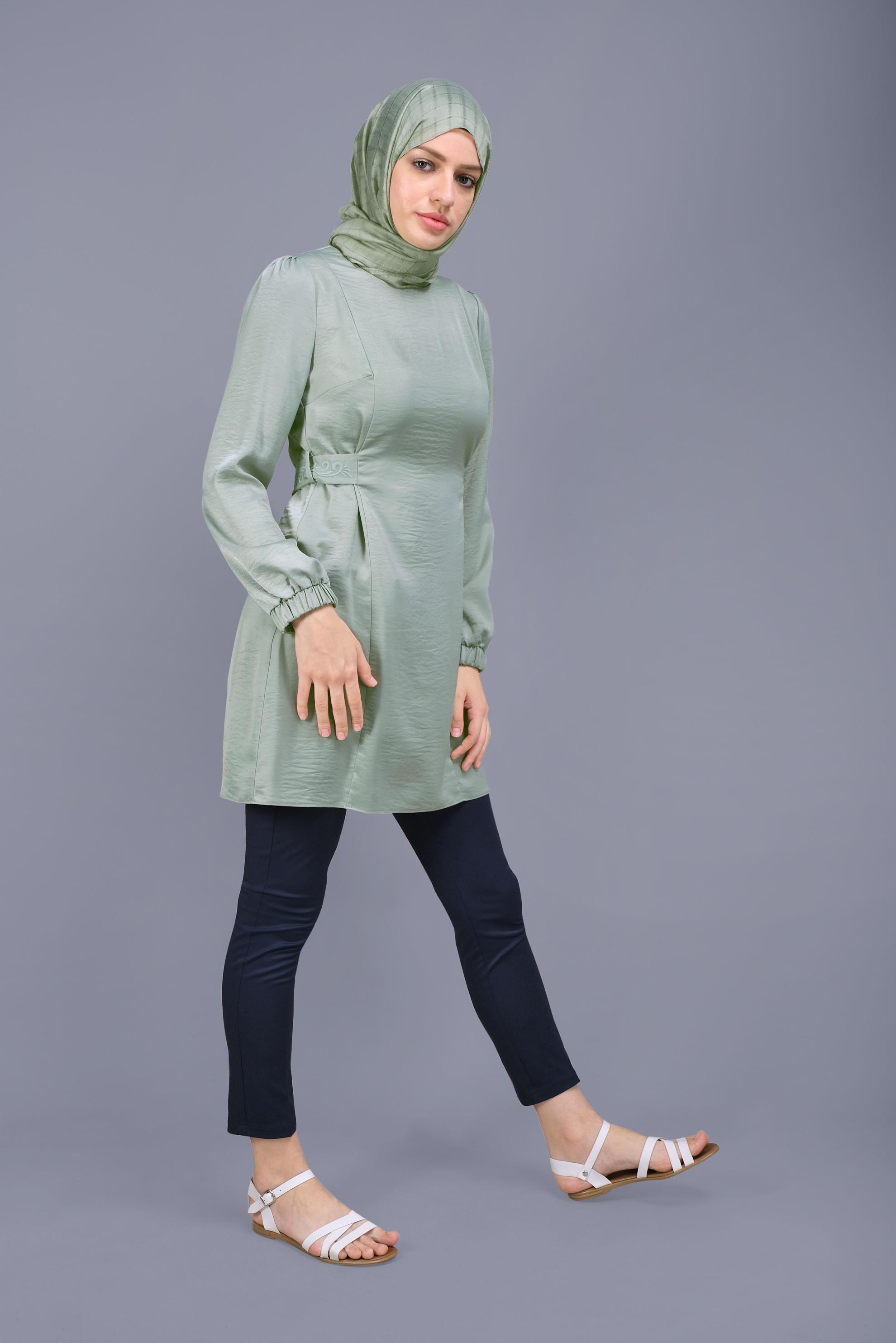 Tesettür giyim YEŞİL SIRTI NAKIŞLI  KUŞAKLI TUNİK 41601 