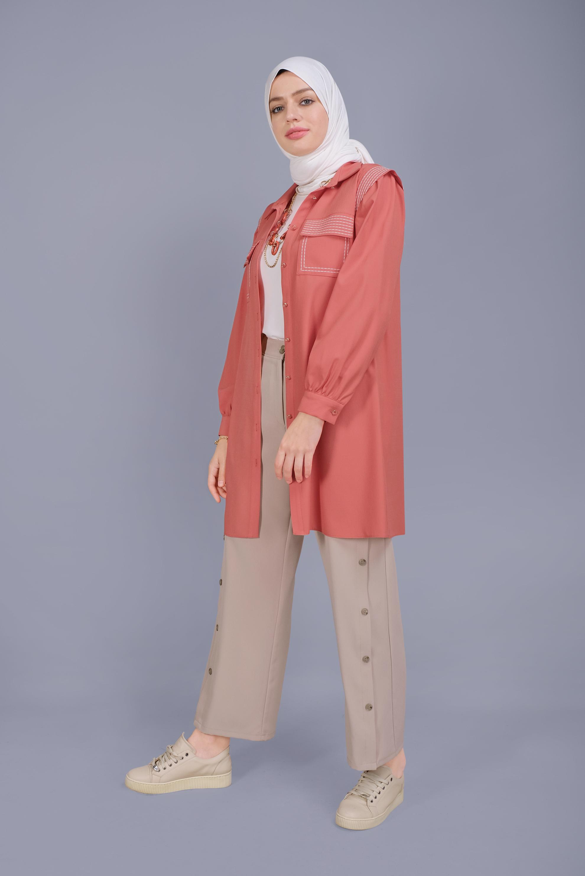 Tesettür giyim KIRMIZI NAKIŞLI DETAYLI CEPLİ TUNİK 41611