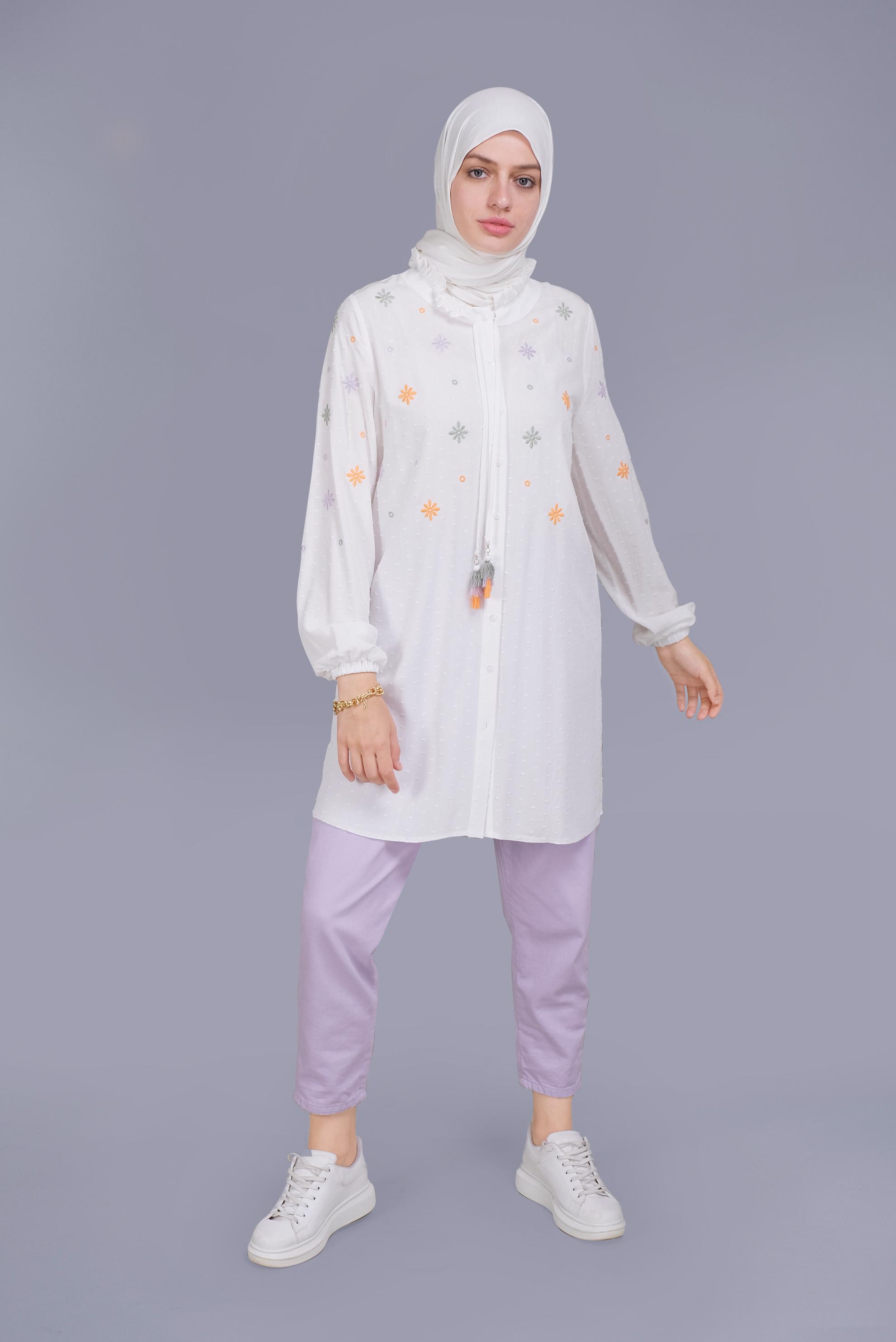 Tesettür giyim BEYAZ BOYDAN DÜĞMELİ NAKIŞLI PÜSKÜLLÜ TUNİK 41614 