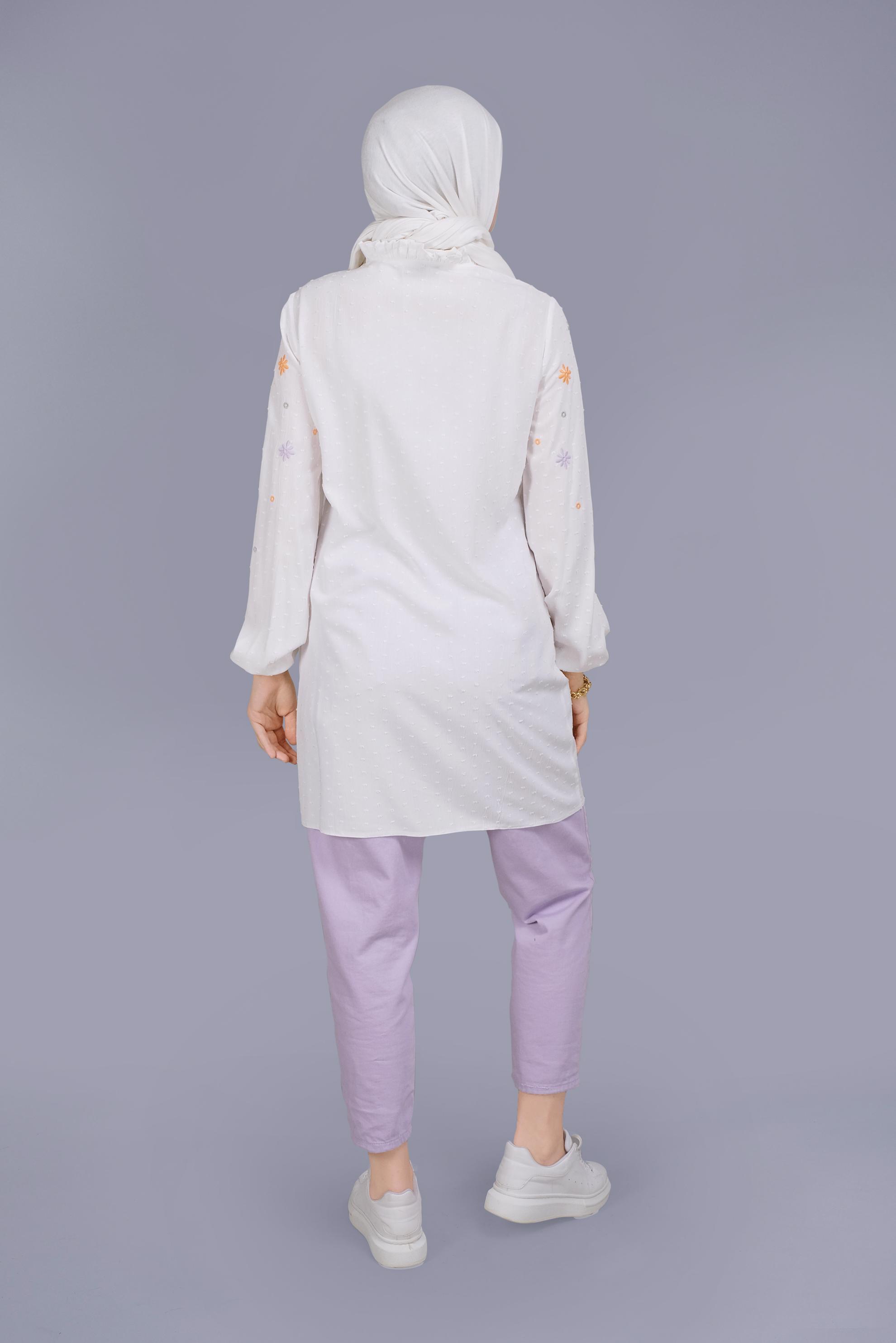 Tesettür giyim BEYAZ BOYDAN DÜĞMELİ NAKIŞLI PÜSKÜLLÜ TUNİK 41614 