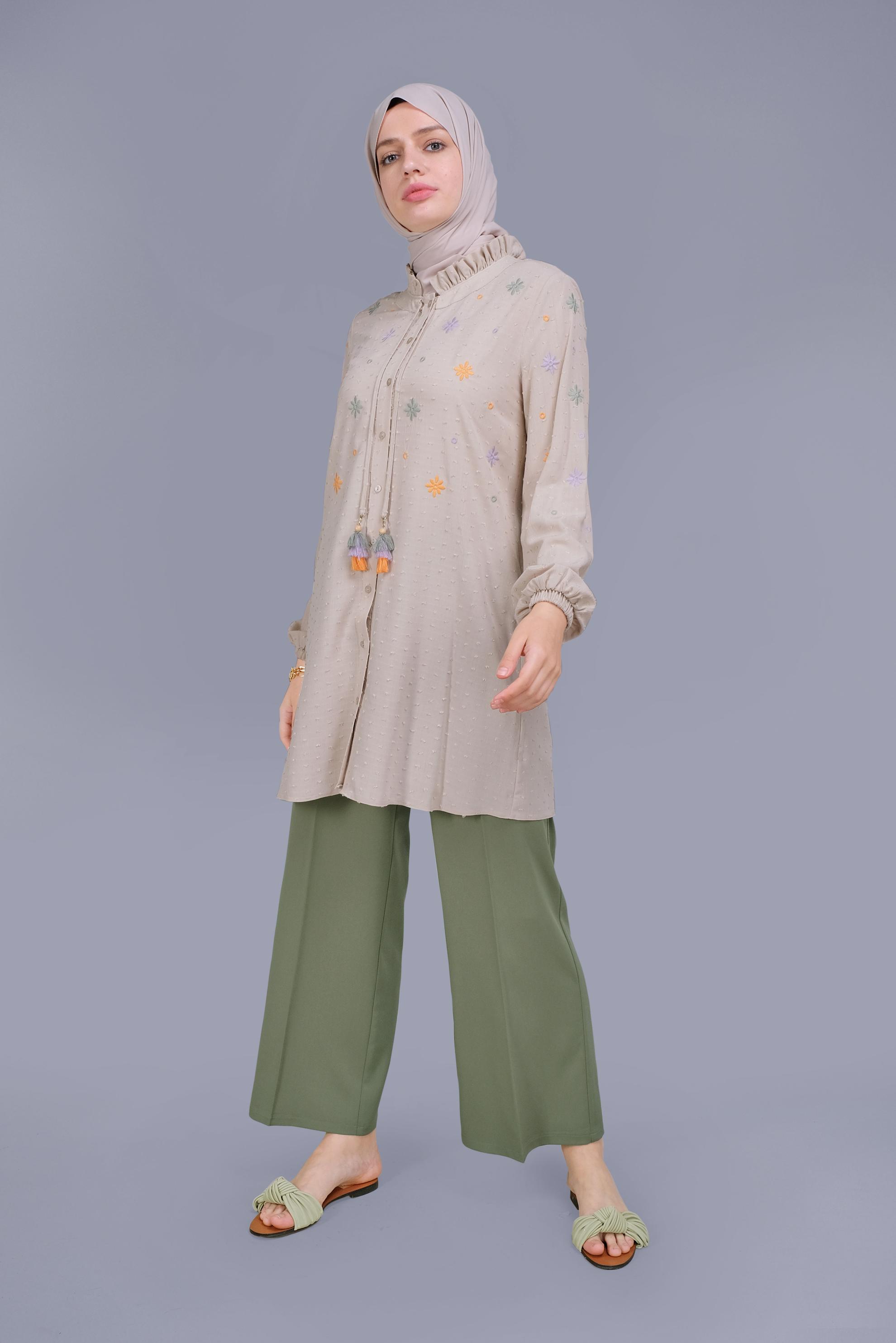 Tesettür giyim BEJ BOYDAN DÜĞMELİ NAKIŞLI PÜSKÜLLÜ TUNİK 41614 