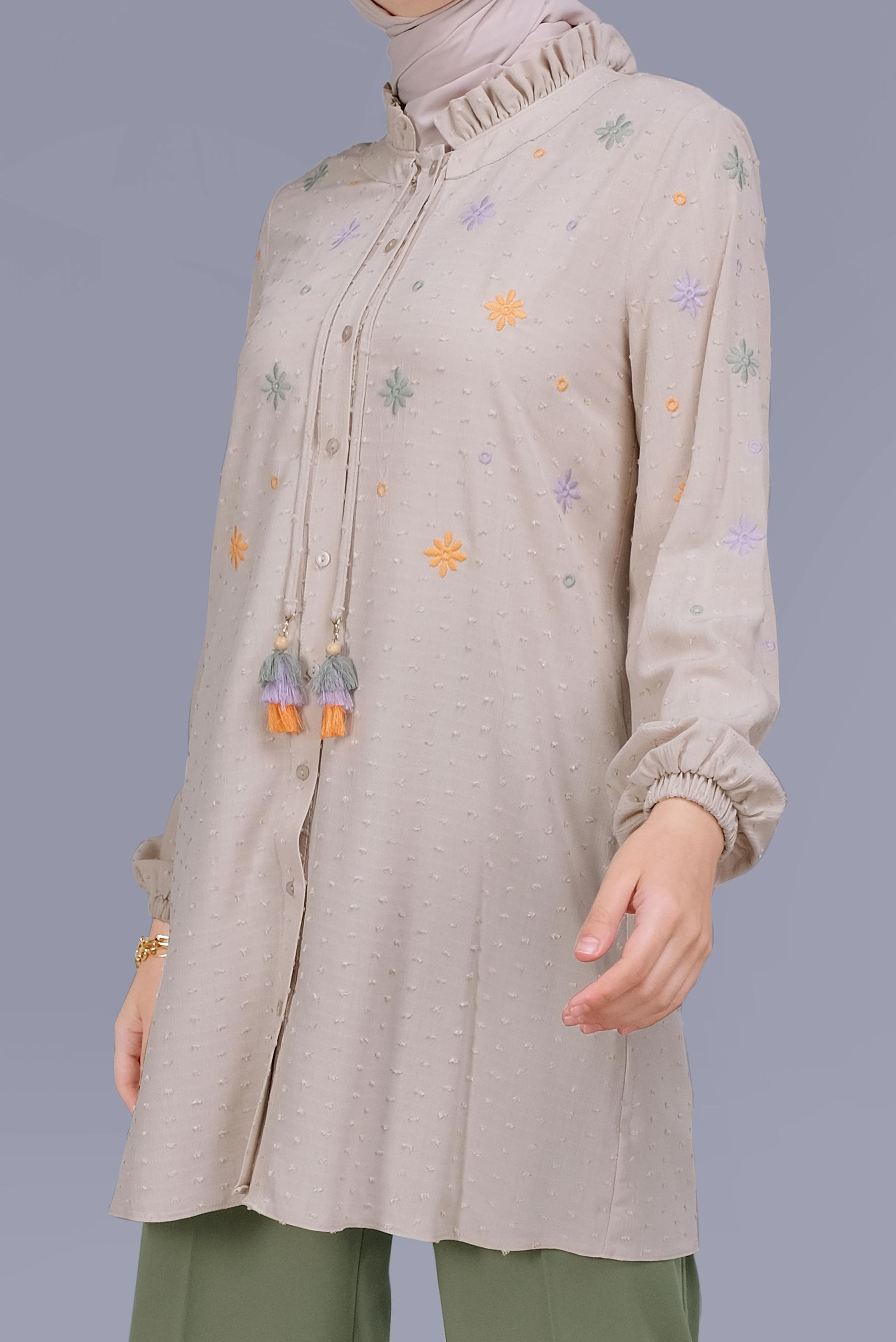 Tesettür giyim BEJ BOYDAN DÜĞMELİ NAKIŞLI PÜSKÜLLÜ TUNİK 41614 