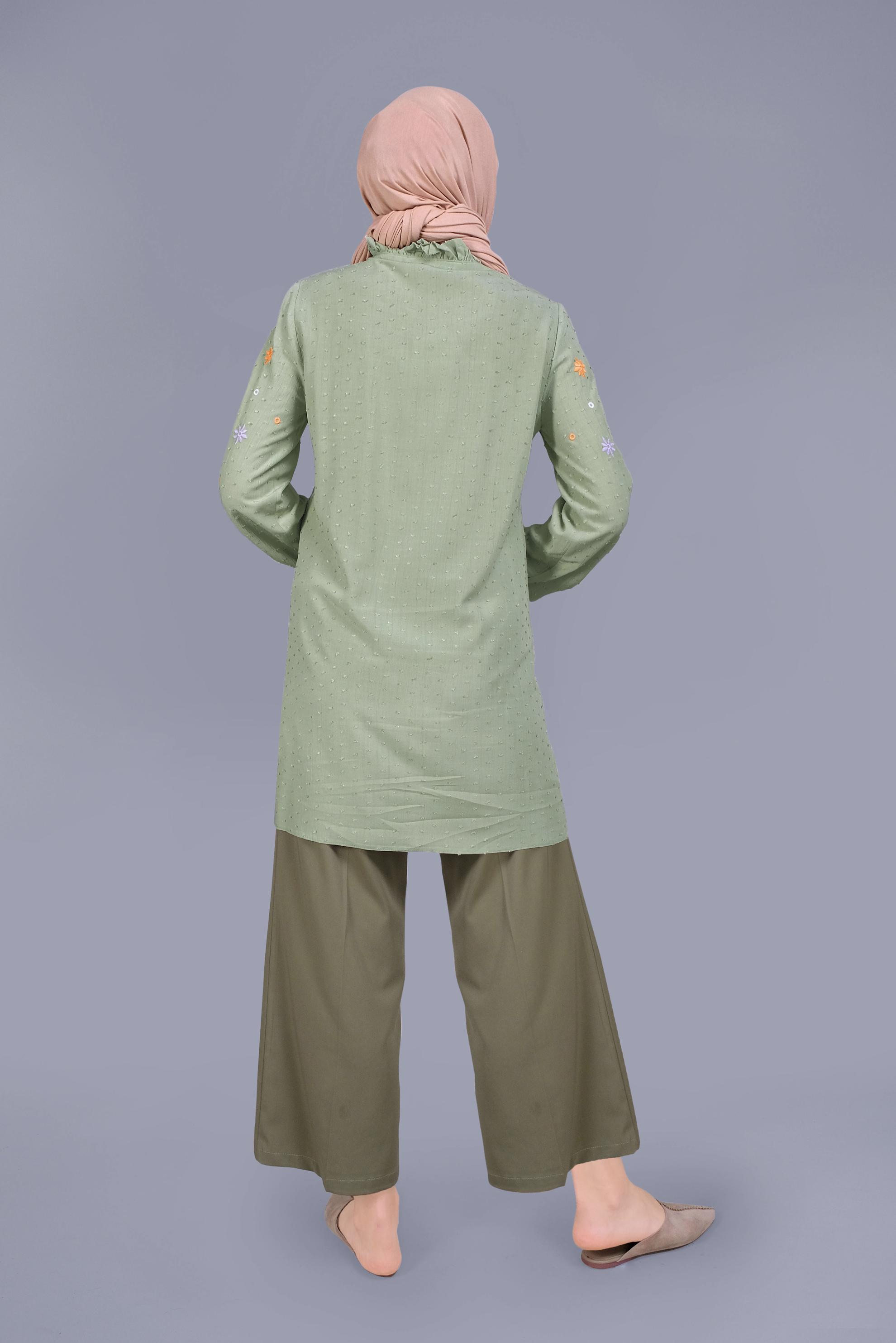 Tesettür giyim YEŞİL BOYDAN DÜĞMELİ NAKIŞLI PÜSKÜLLÜ TUNİK 41614 