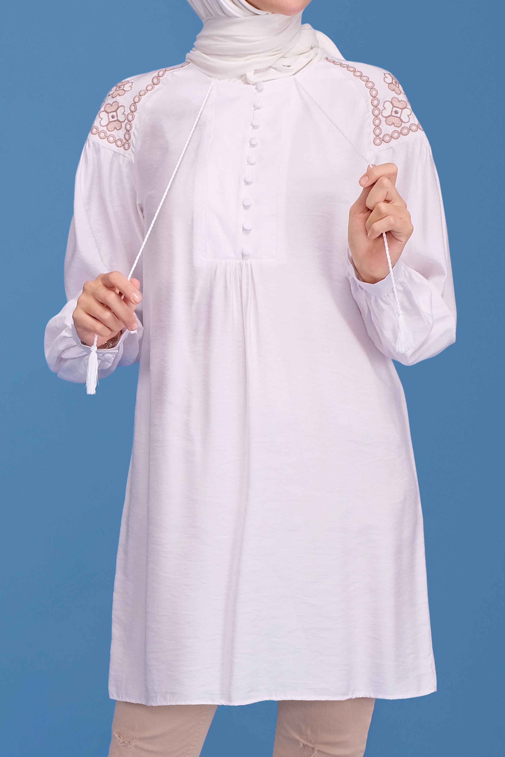 Tesettür giyim BEYAZ NAKIŞLI DÜĞMELİ TUNİK 41615