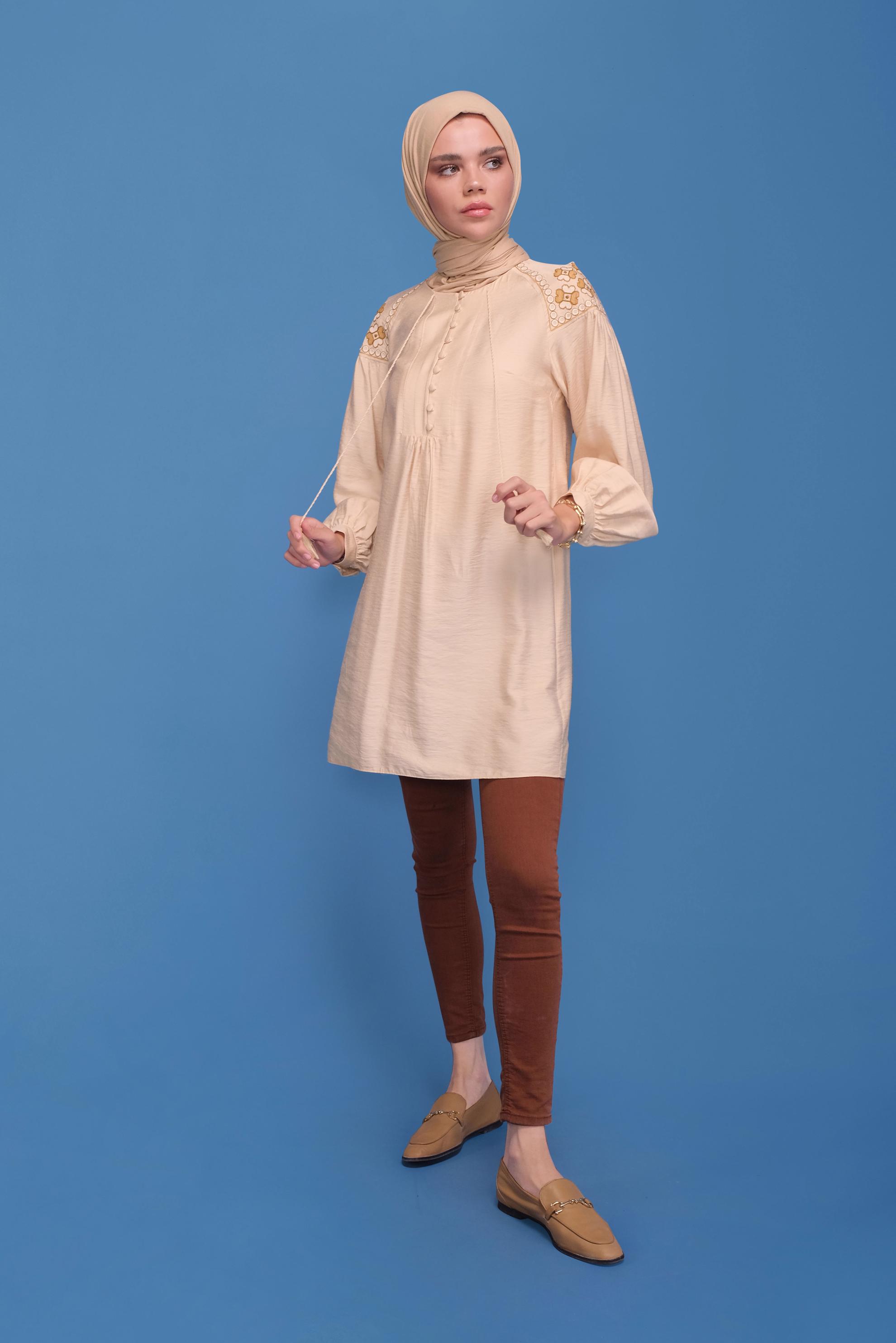 Tesettür giyim BEJ NAKIŞLI DÜĞMELİ TUNİK 41615