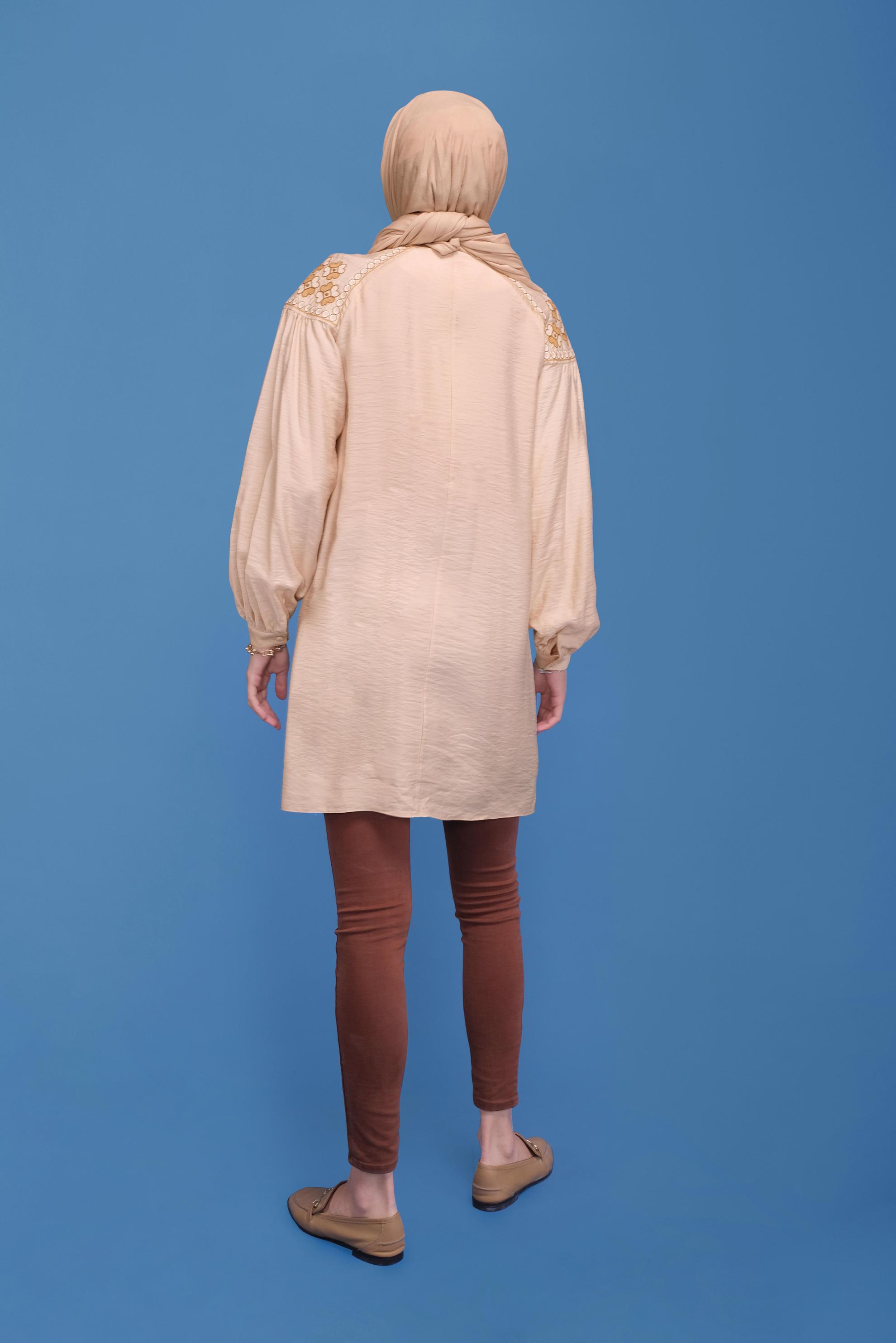 Tesettür giyim BEJ NAKIŞLI DÜĞMELİ TUNİK 41615