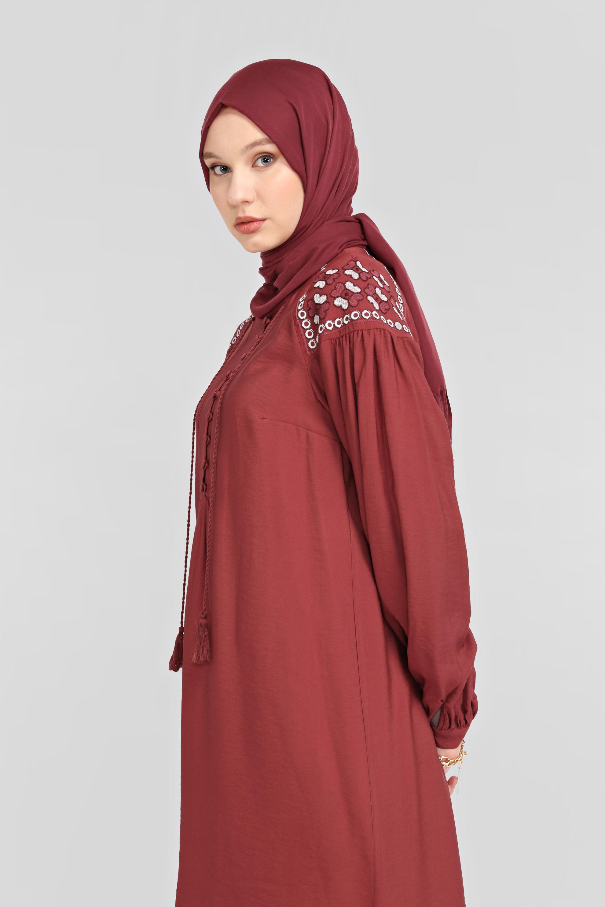 Tesettür giyim BORDO NAKIŞLI DÜĞMELİ TUNİK 41615