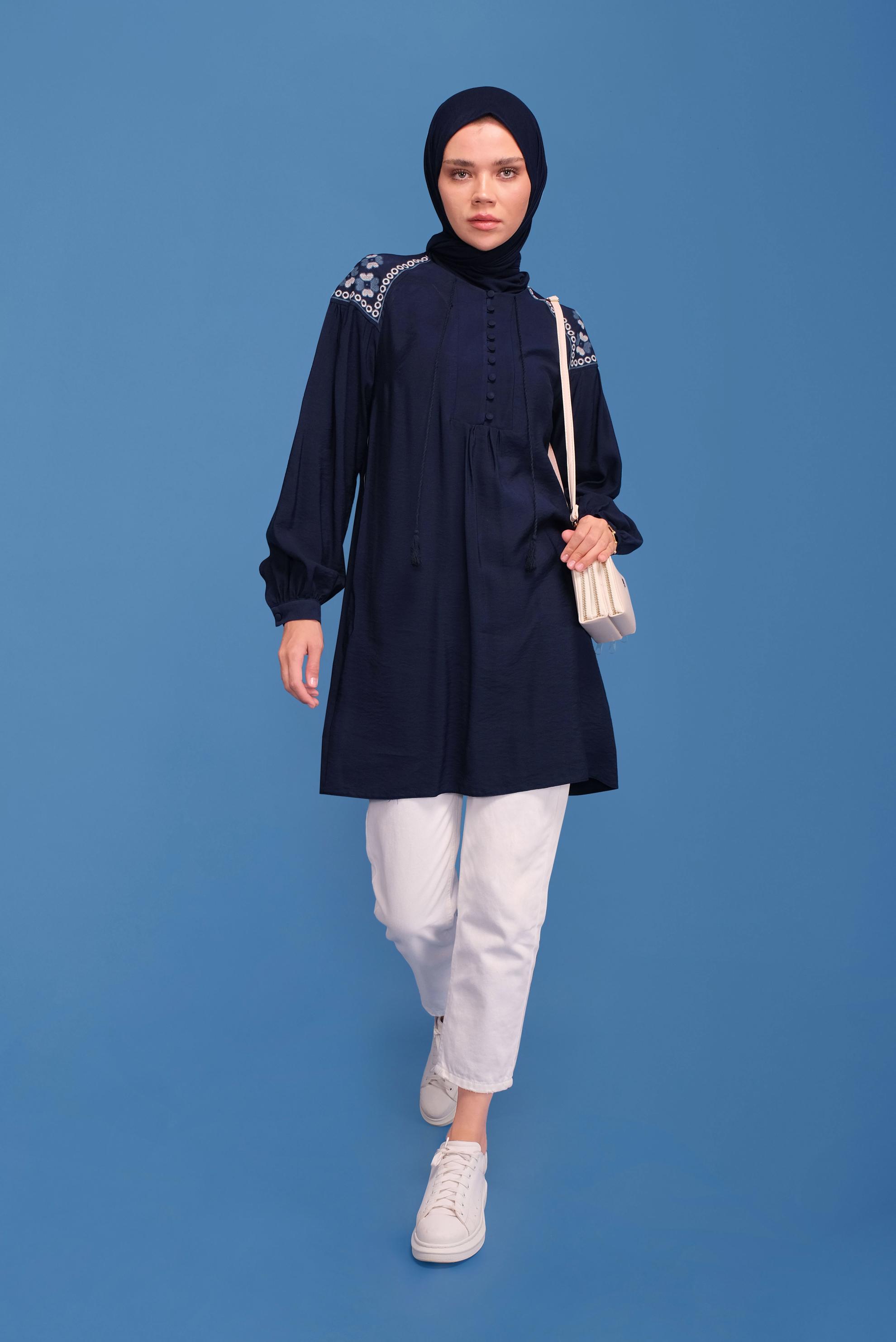 Tesettür giyim LACİVERT NAKIŞLI DÜĞMELİ TUNİK 41615