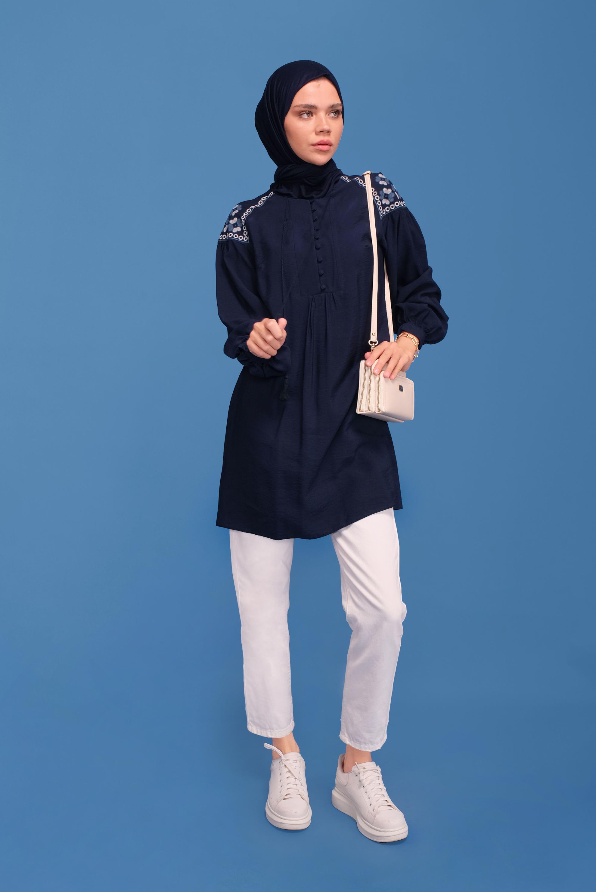 Tesettür giyim LACİVERT NAKIŞLI DÜĞMELİ TUNİK 41615