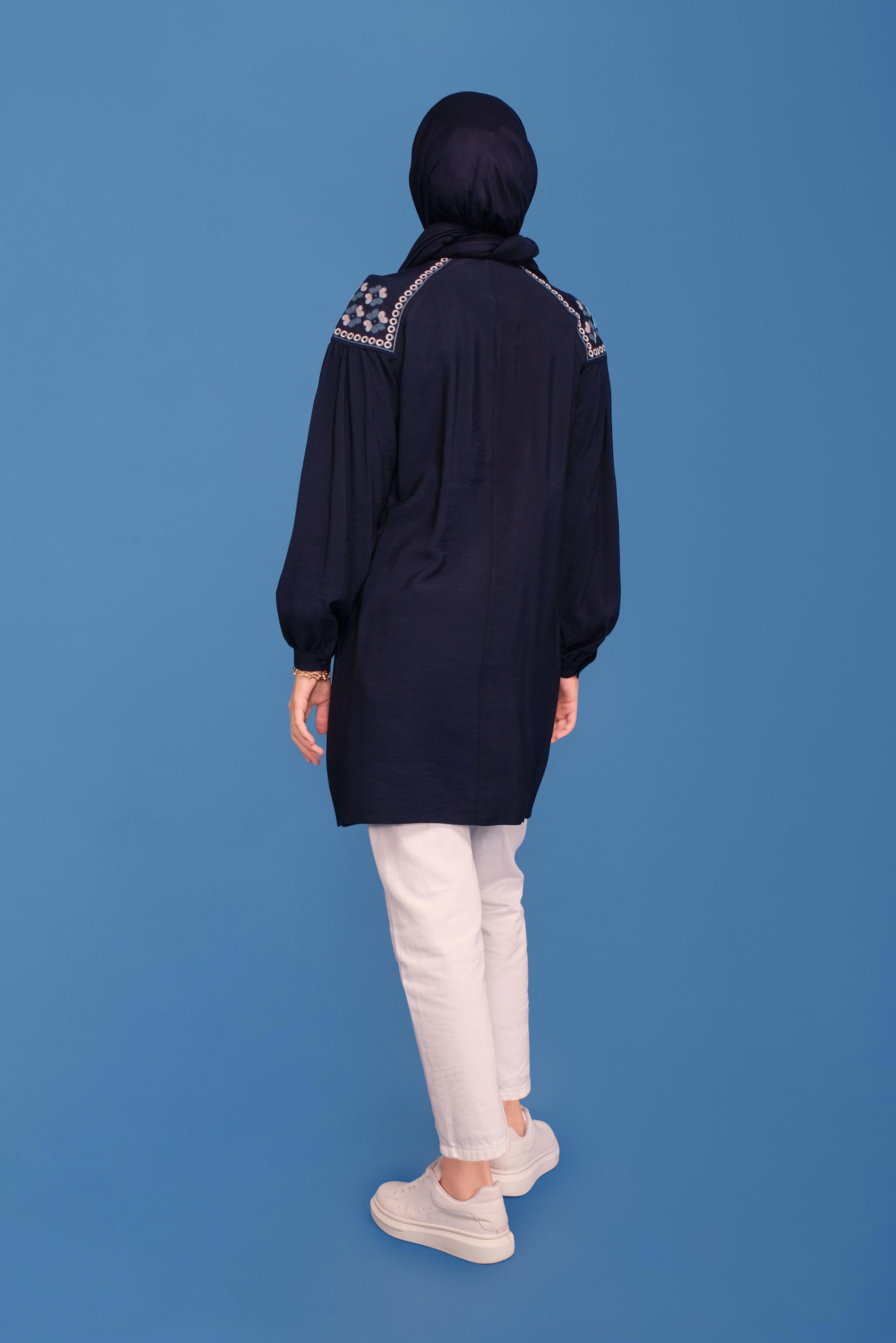 Tesettür giyim LACİVERT NAKIŞLI DÜĞMELİ TUNİK 41615