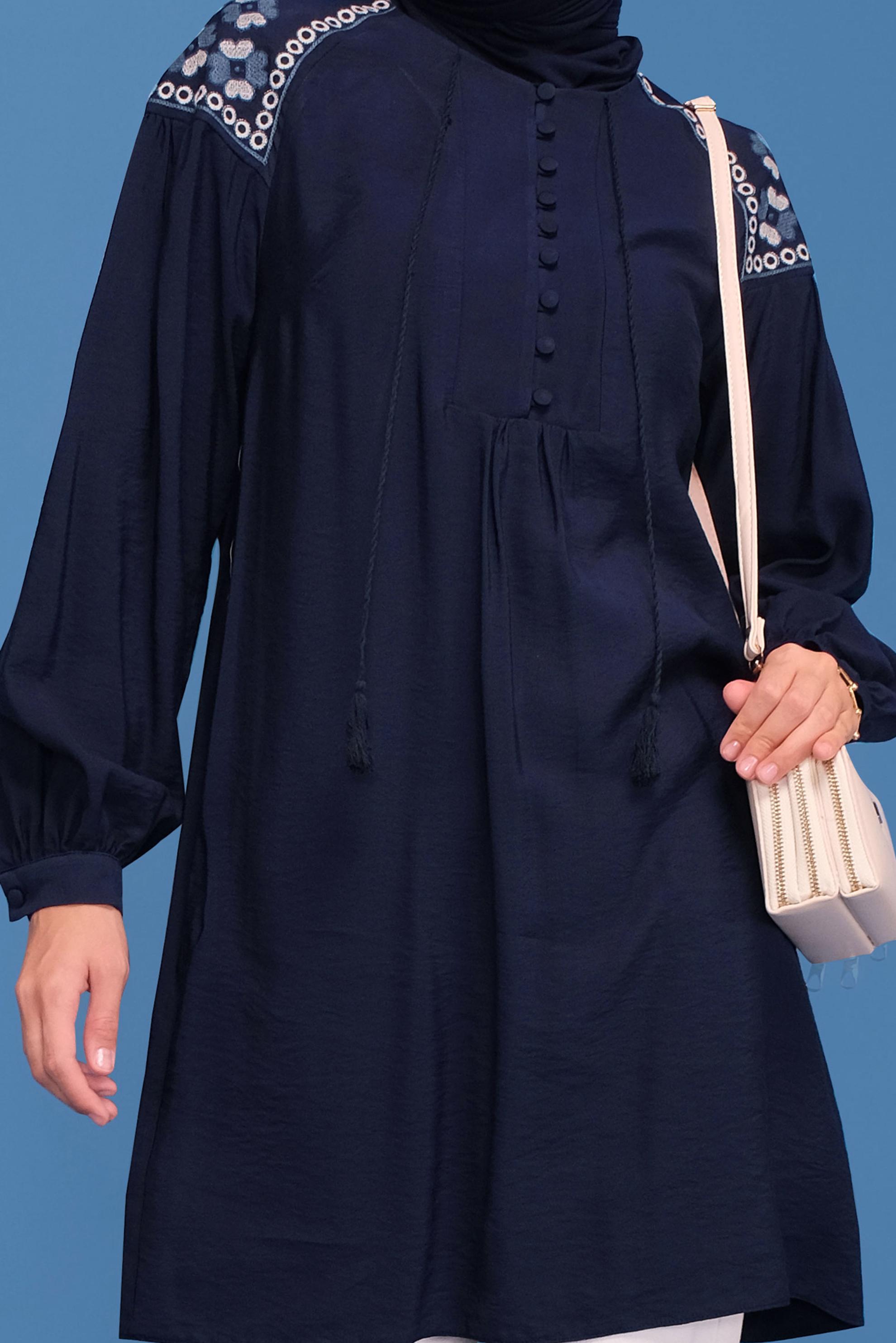 Tesettür giyim LACİVERT NAKIŞLI DÜĞMELİ TUNİK 41615