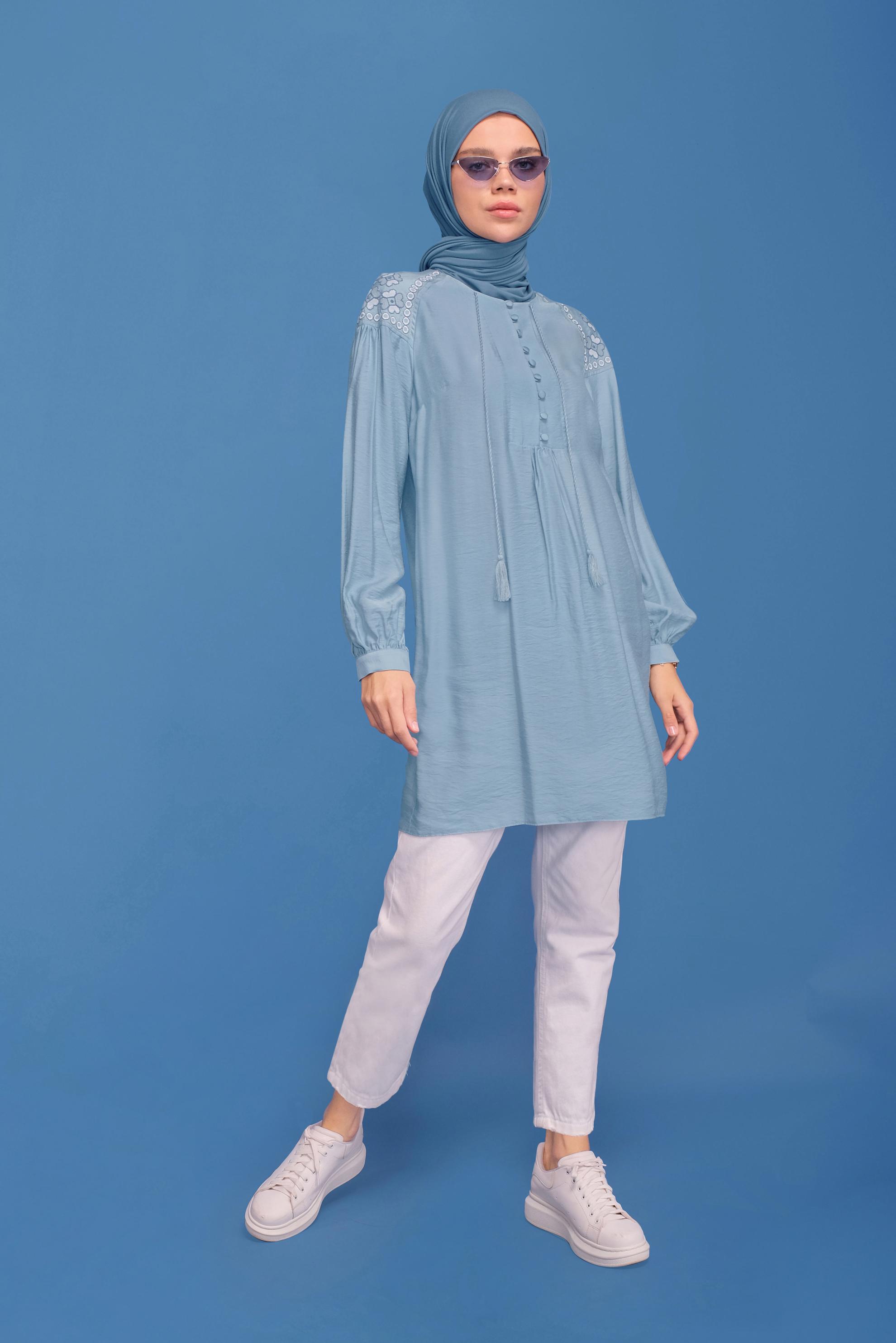 Tesettür giyim MAVİ NAKIŞLI DÜĞMELİ TUNİK 41615