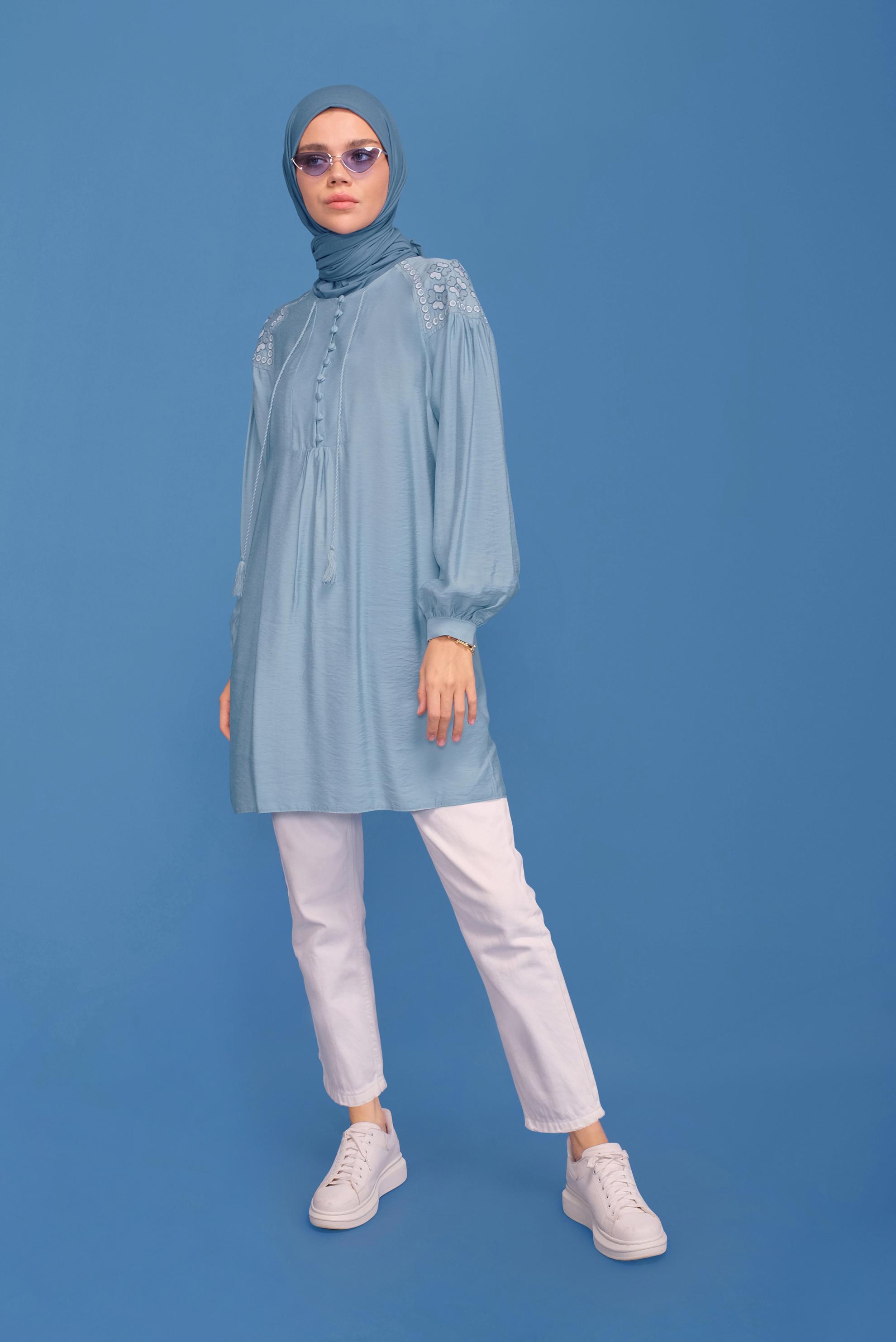 Tesettür giyim MAVİ NAKIŞLI DÜĞMELİ TUNİK 41615