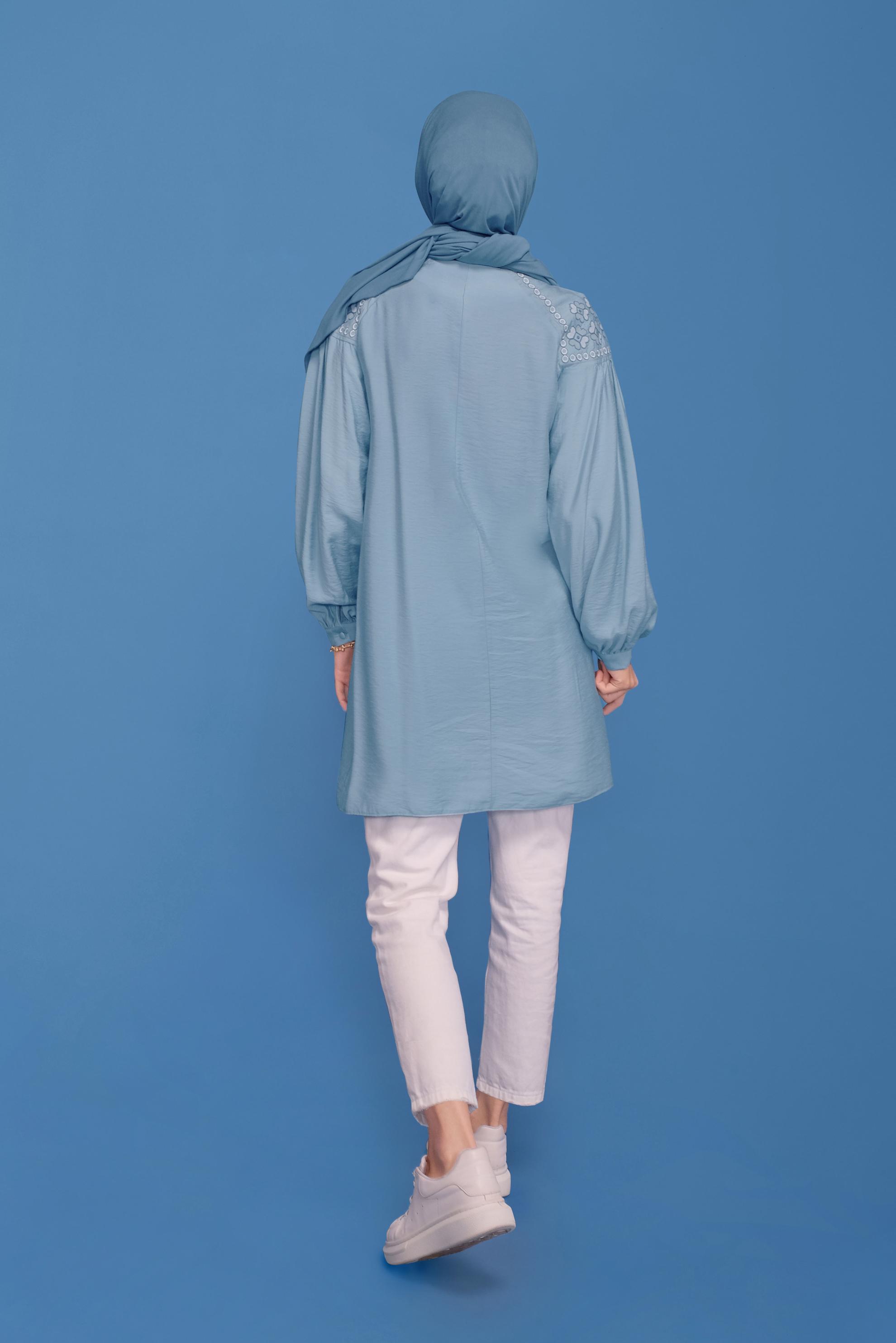 Tesettür giyim MAVİ NAKIŞLI DÜĞMELİ TUNİK 41615