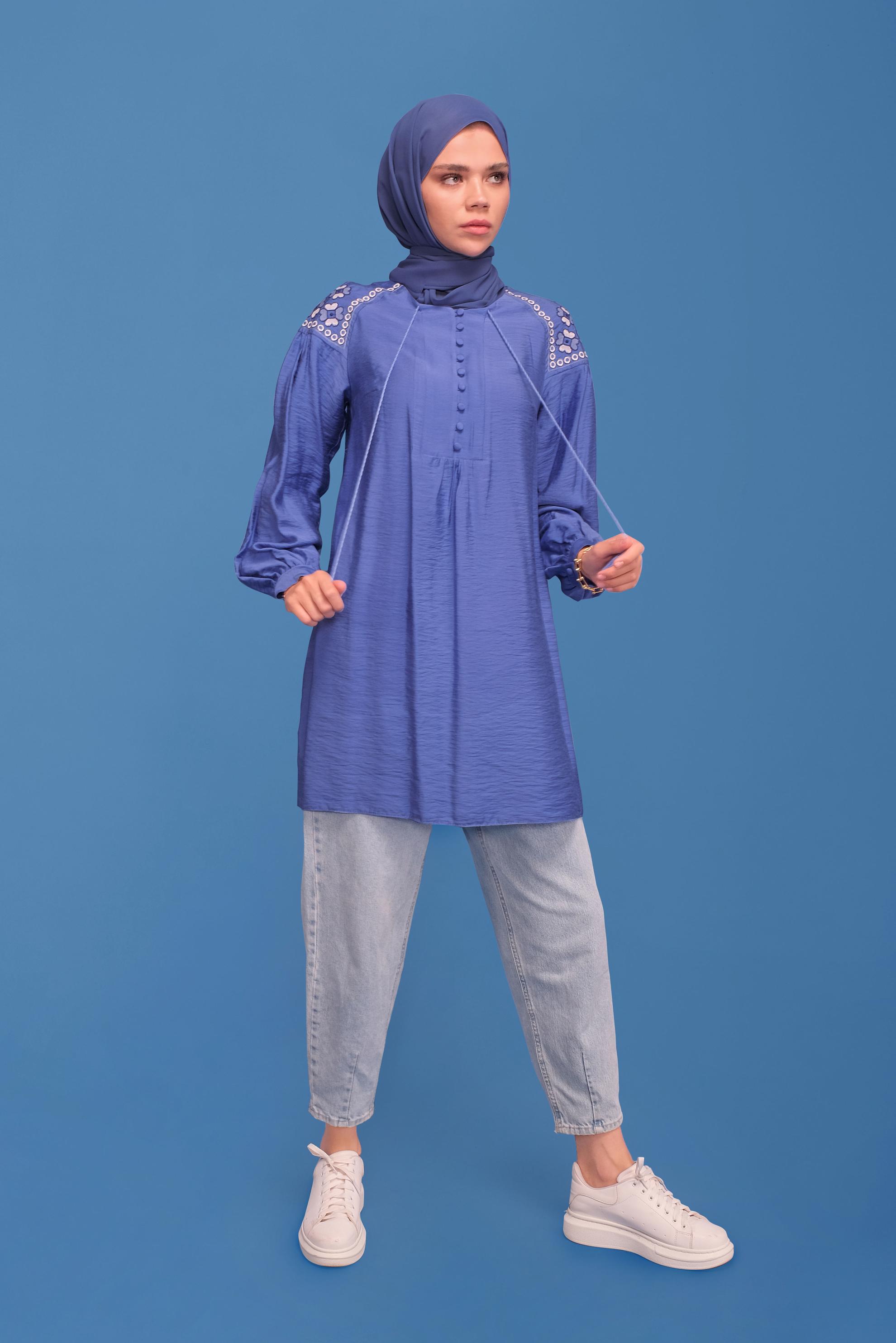 Tesettür giyim MAVİ NAKIŞLI DÜĞMELİ TUNİK 41615