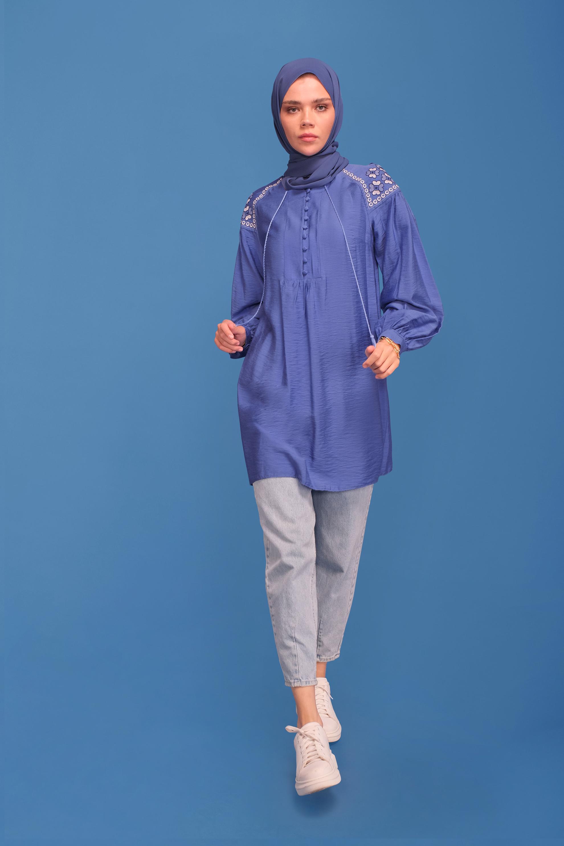 Tesettür giyim MAVİ NAKIŞLI DÜĞMELİ TUNİK 41615