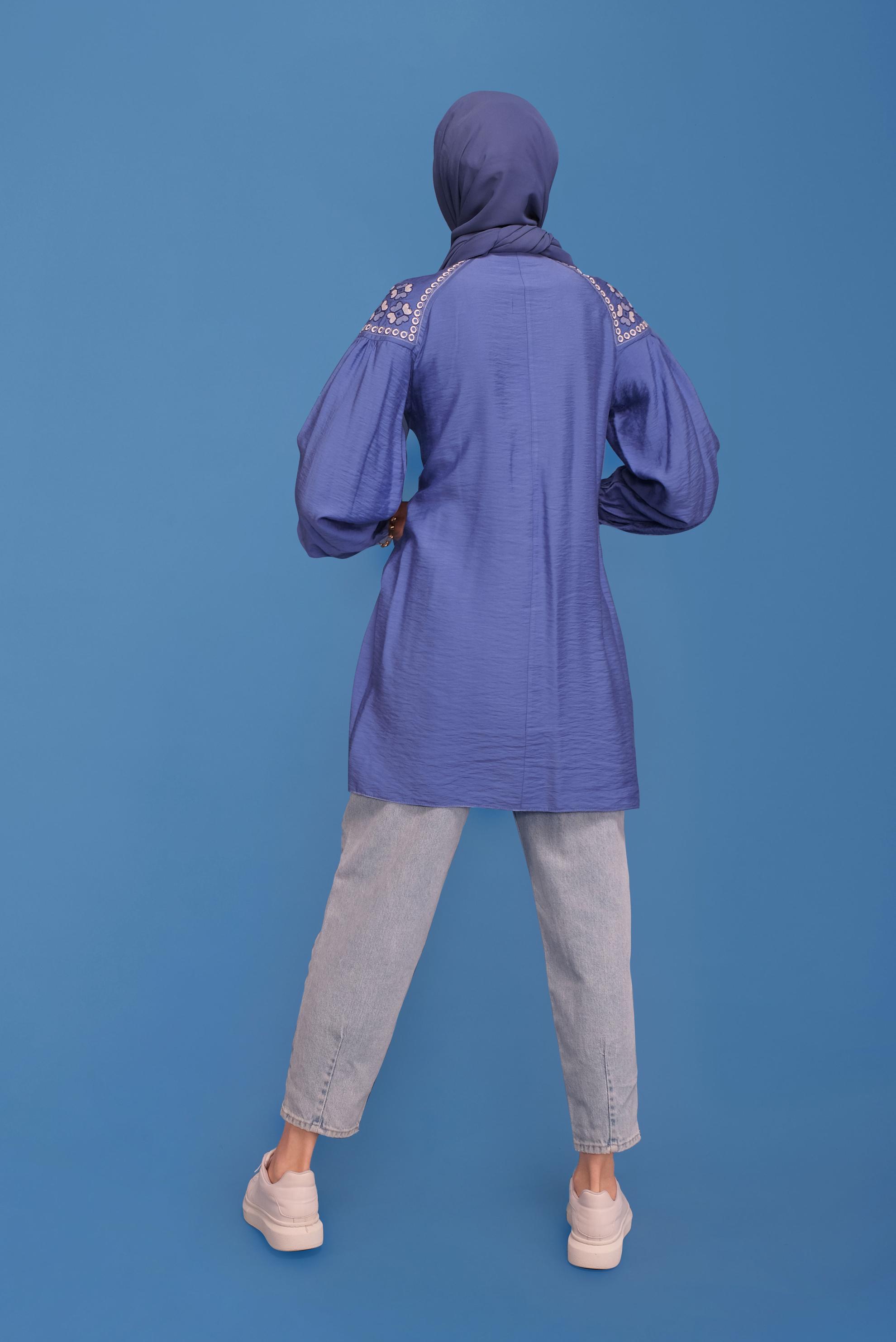 Tesettür giyim MAVİ NAKIŞLI DÜĞMELİ TUNİK 41615