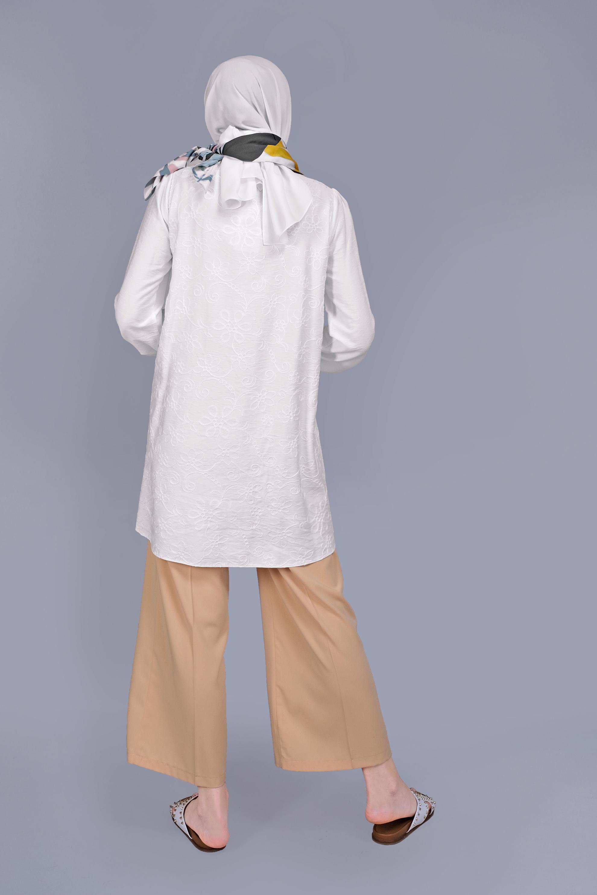 Tesettür giyim BEYAZ BOYDAN DÜĞMELİ DESENLİ TUNİK 41638 