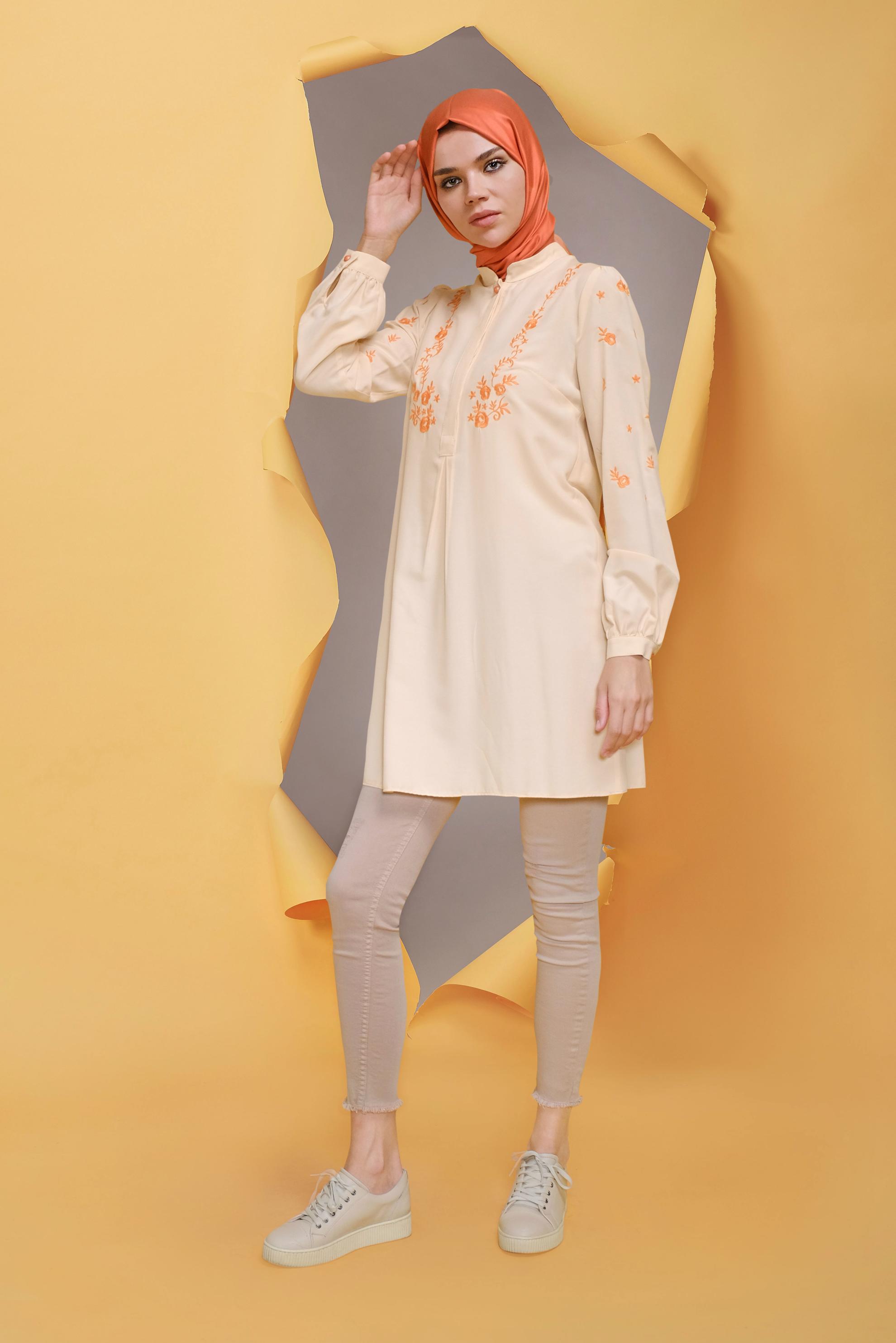 Tesettür giyim BEJ NAKIŞLI HAKİM YAKA TUNİK 41643