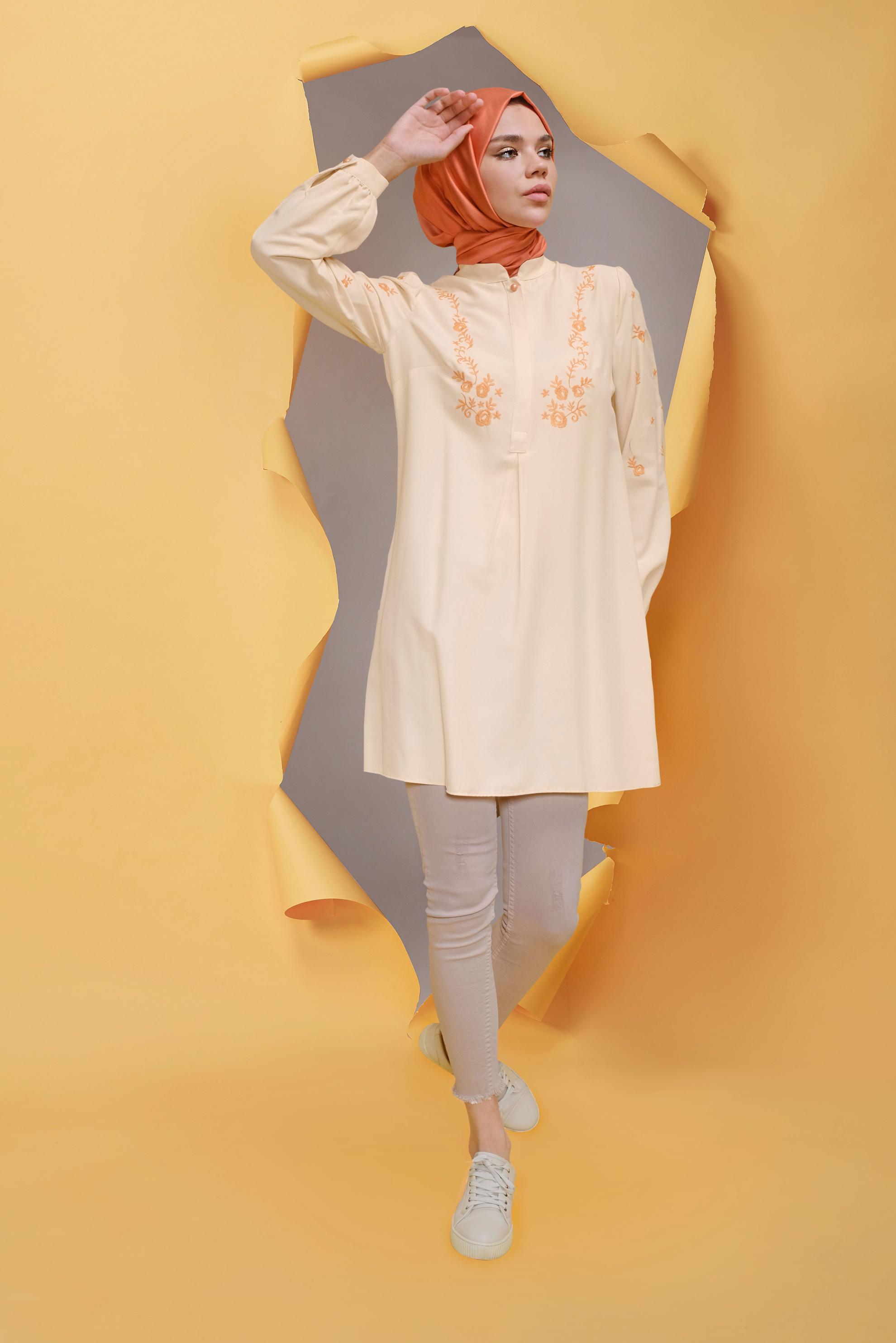 Tesettür giyim BEJ NAKIŞLI HAKİM YAKA TUNİK 41643