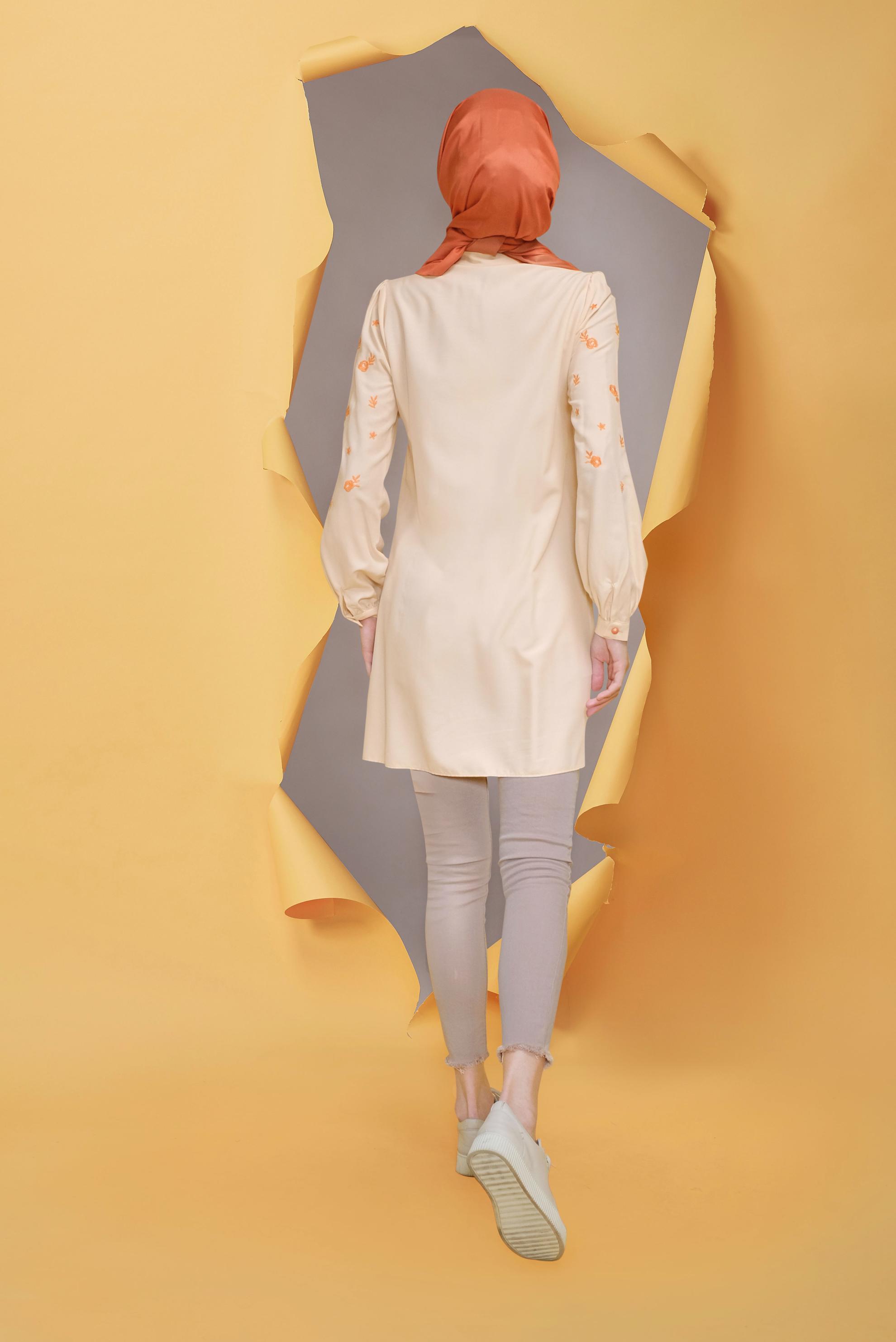 Tesettür giyim BEJ NAKIŞLI HAKİM YAKA TUNİK 41643