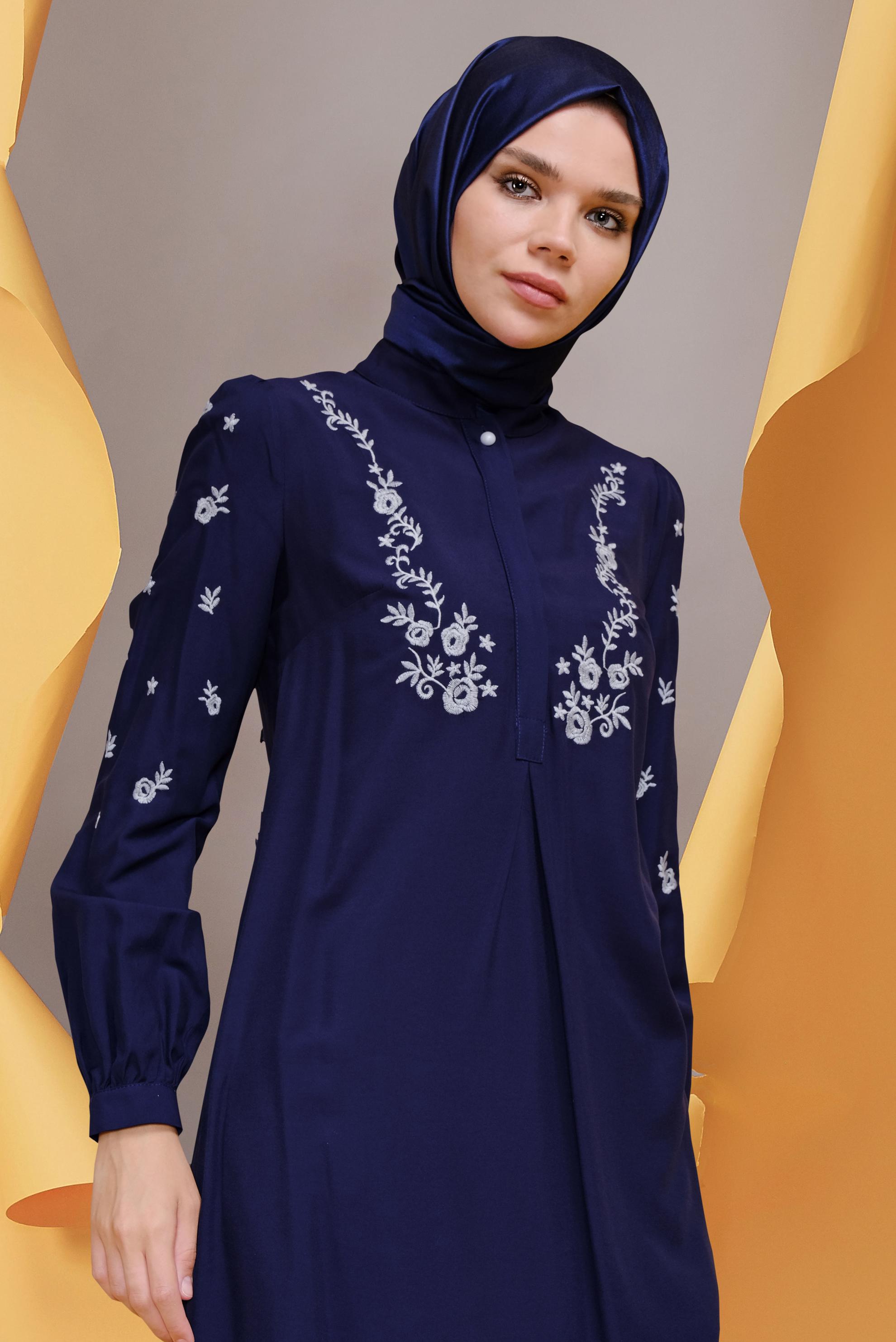 Tesettür giyim LACİVERT NAKIŞLI HAKİM YAKA TUNİK 41643