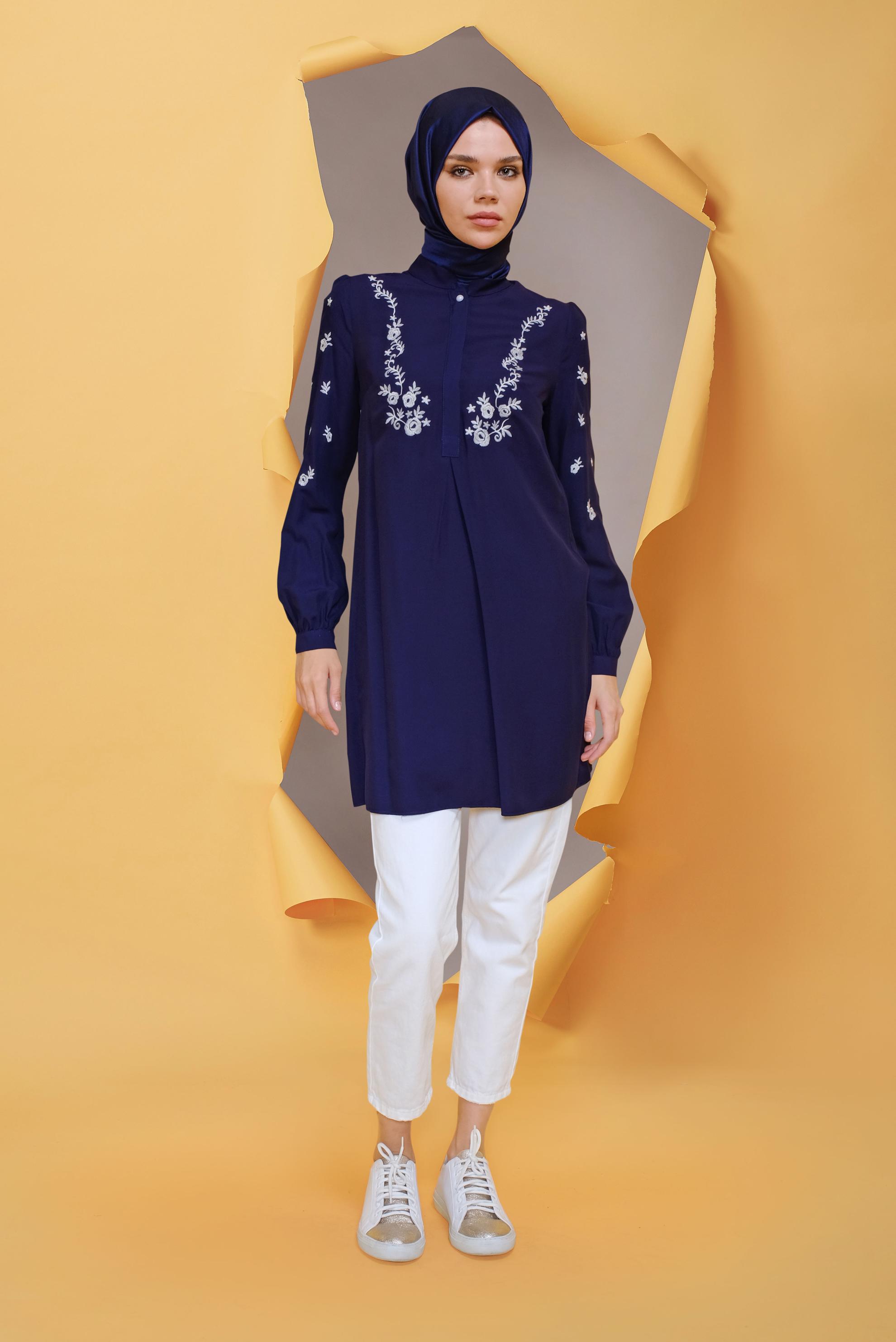 Tesettür giyim LACİVERT NAKIŞLI HAKİM YAKA TUNİK 41643