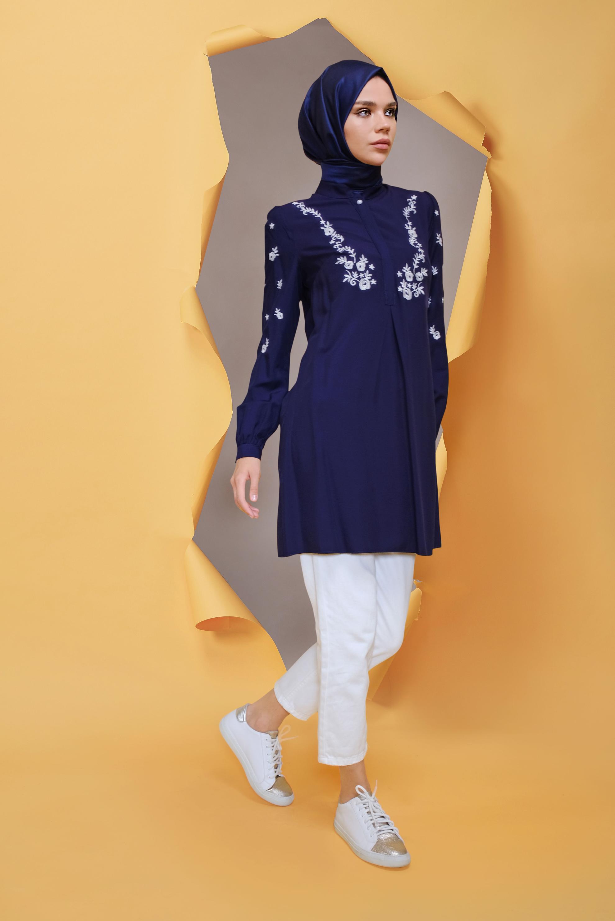 Tesettür giyim LACİVERT NAKIŞLI HAKİM YAKA TUNİK 41643