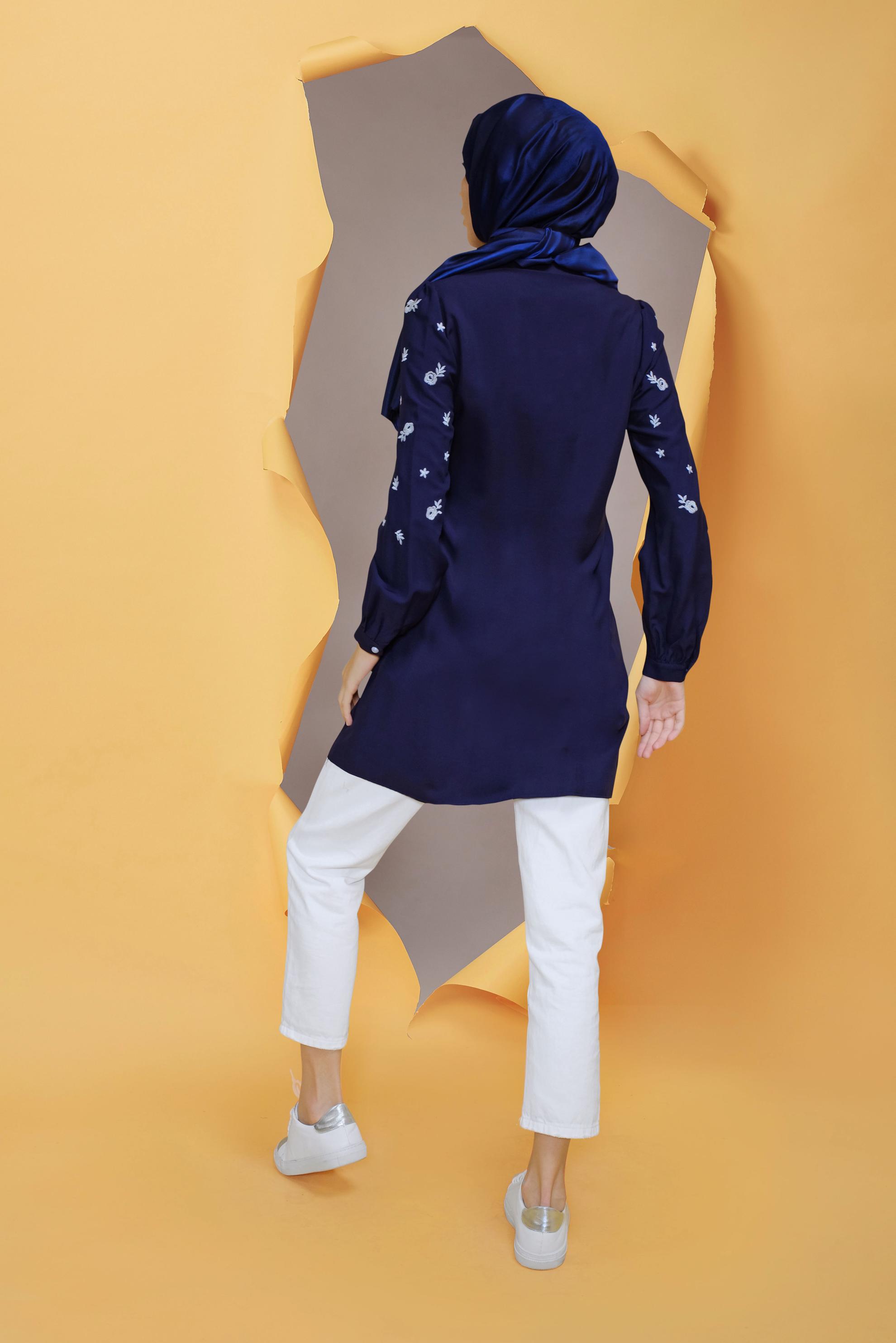 Tesettür giyim LACİVERT NAKIŞLI HAKİM YAKA TUNİK 41643