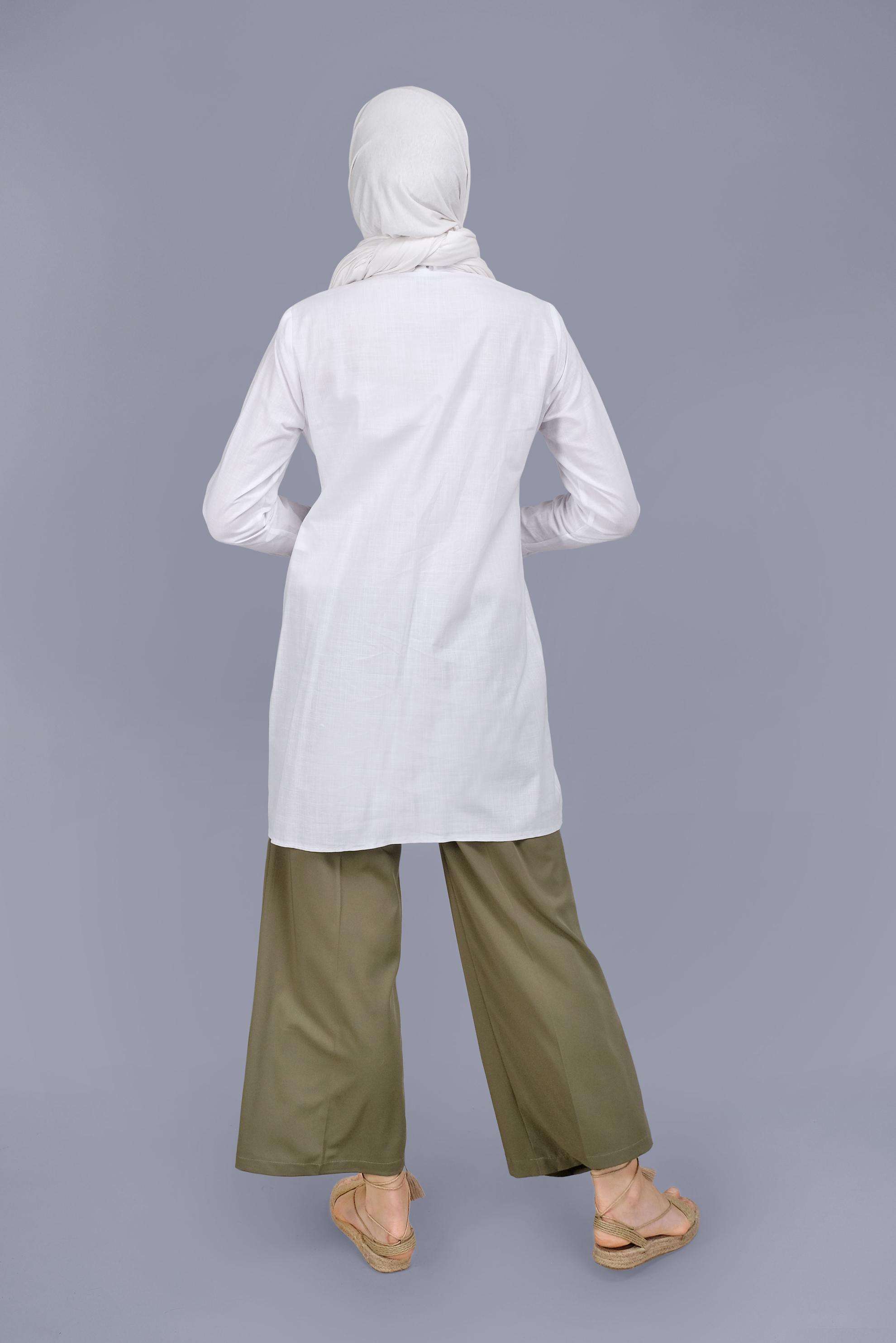 Tesettür giyim BEYAZ PAMUKLU NAKIŞLI BOYDAN DÜĞMELİ TUNİK 41658 