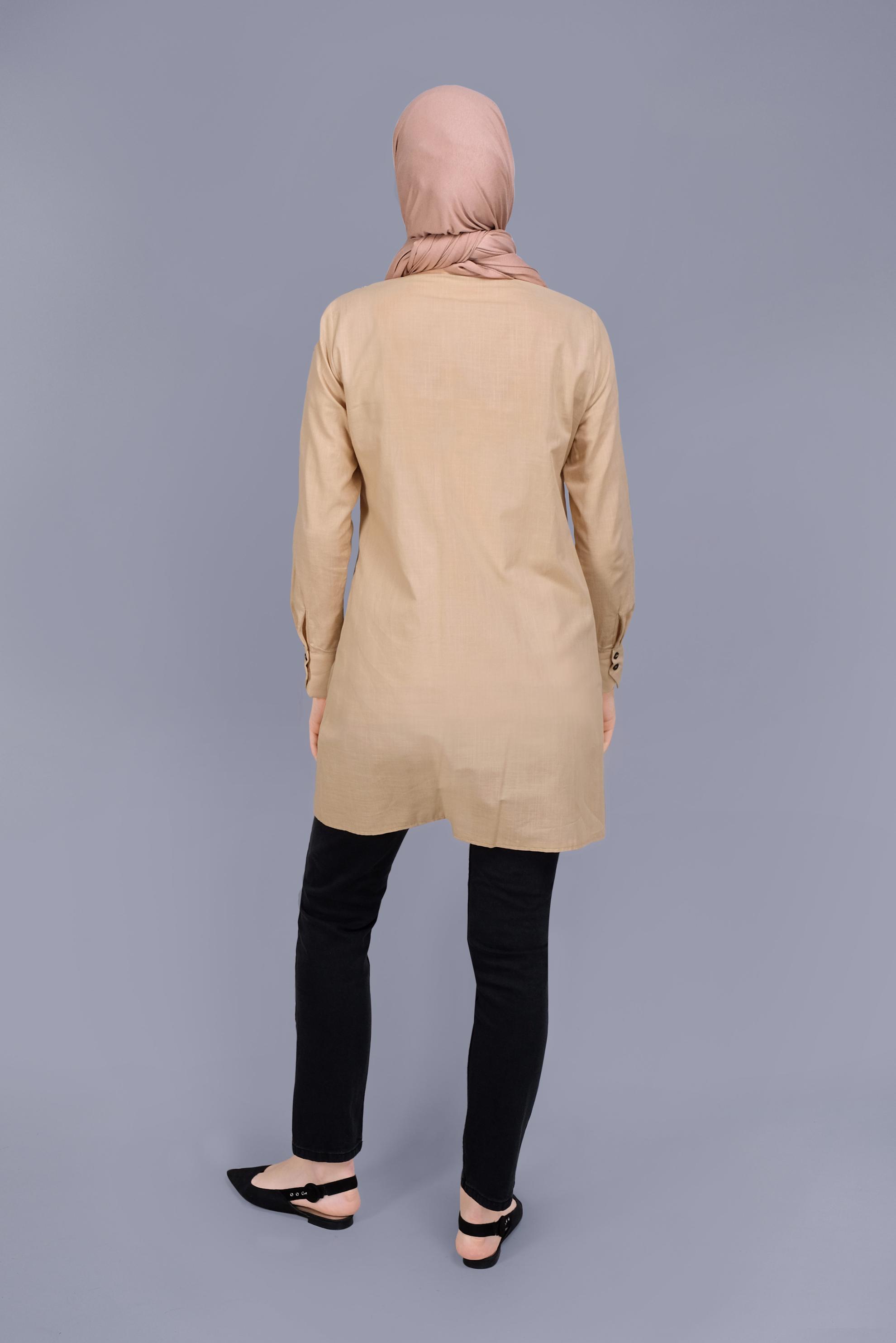 Tesettür giyim BEJ PAMUKLU NAKIŞLI BOYDAN DÜĞMELİ TUNİK 41658 