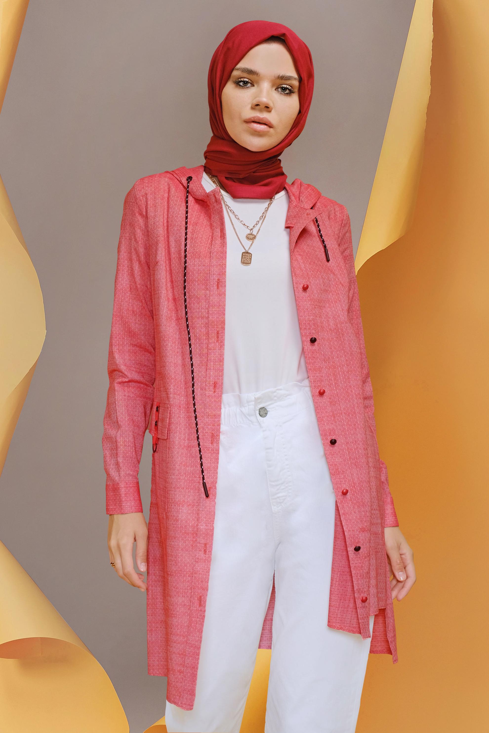 Tesettür giyim KIRMIZI ÖNDEN DÜĞMELİ KAPÜŞONLU TUNİK 41681