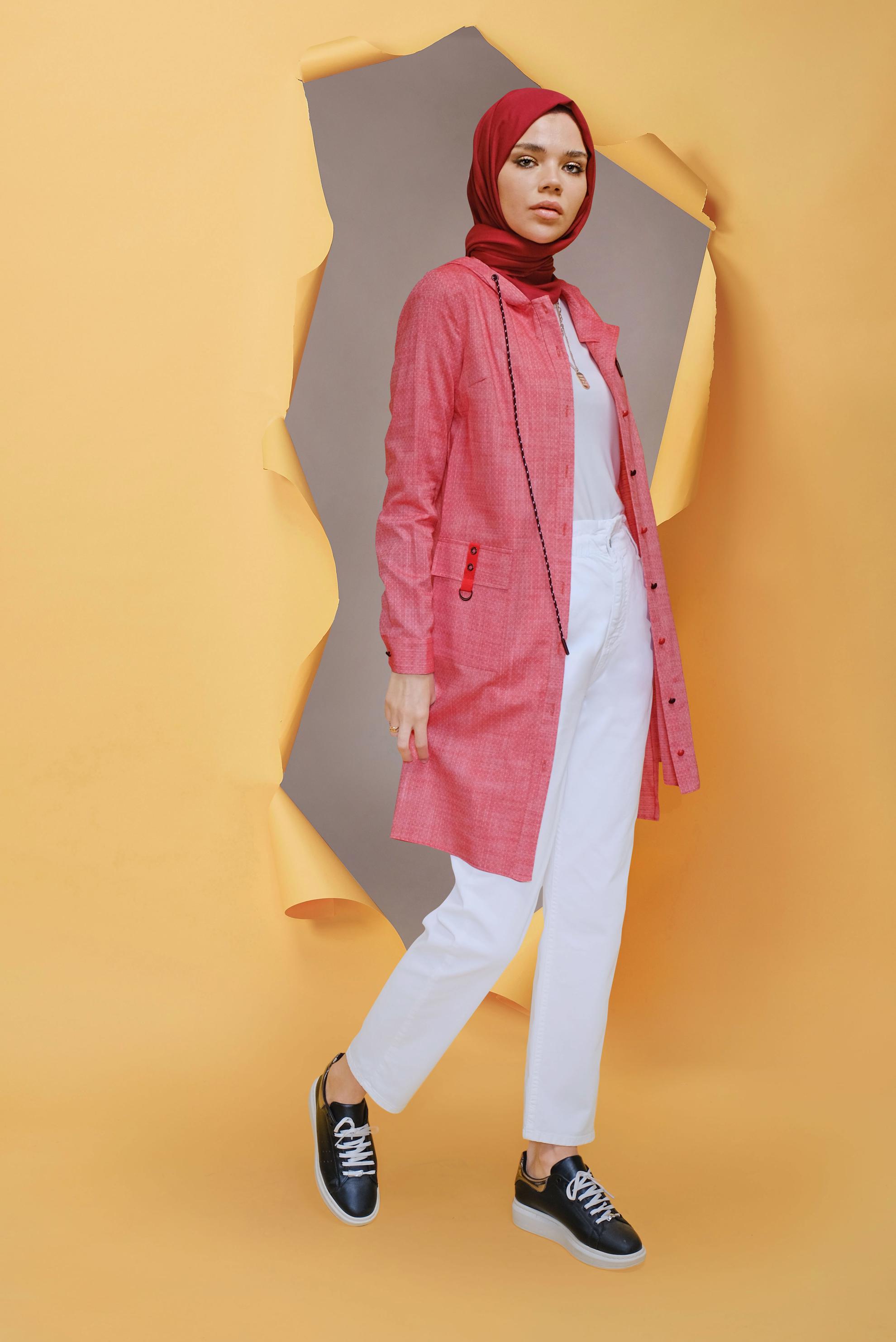 Tesettür giyim KIRMIZI ÖNDEN DÜĞMELİ KAPÜŞONLU TUNİK 41681