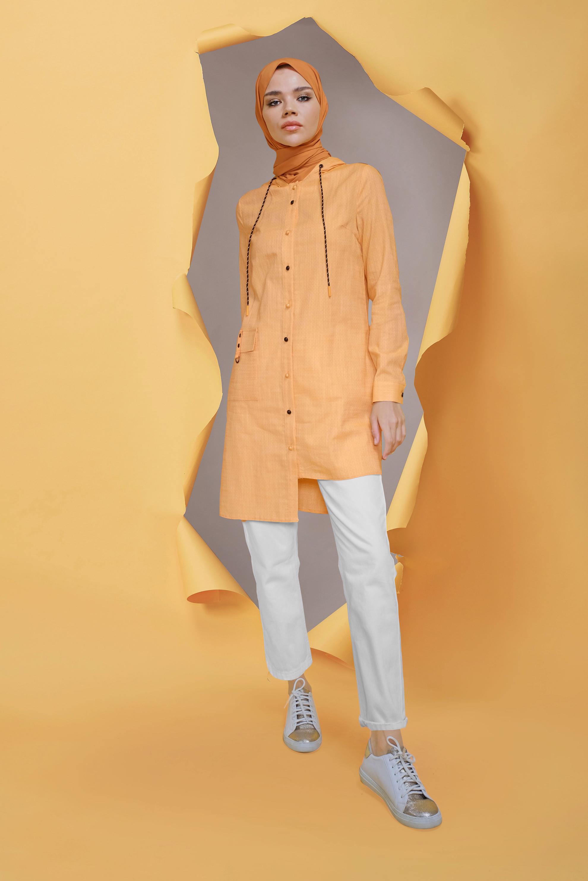 Tesettür giyim SARI ÖNDEN DÜĞMELİ KAPÜŞONLU TUNİK 41681