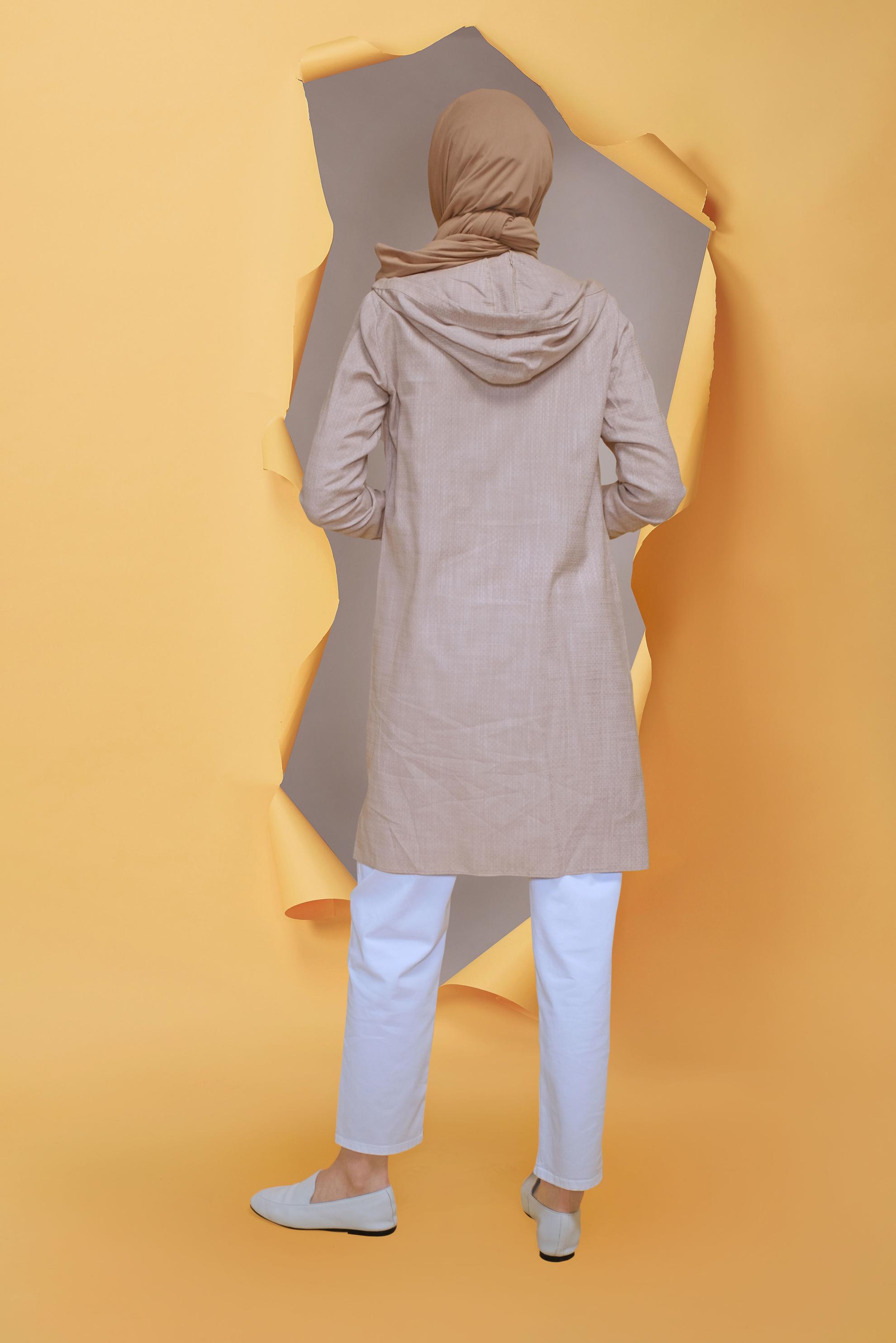 Tesettür giyim KUM ÖNDEN DÜĞMELİ KAPÜŞONLU TUNİK 41681