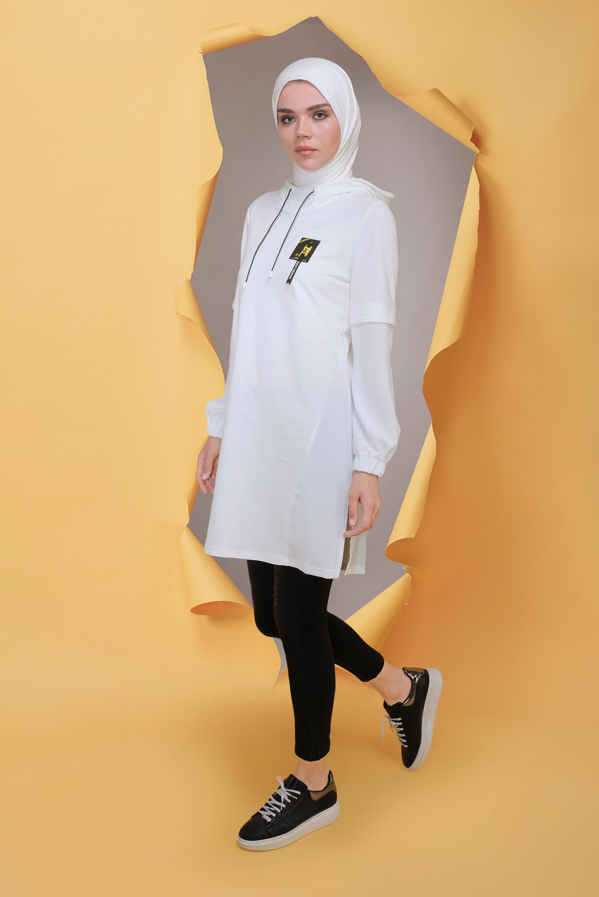 Tesettür giyim BEYAZ MANŞETLERİ LASTİKLİ KAPÜŞONLU TUNİK 41683